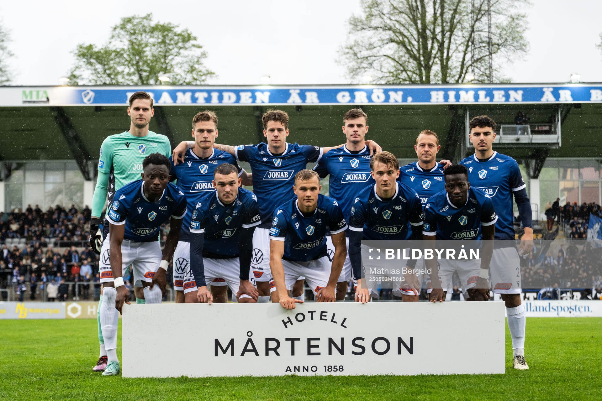 Halmstads startelva inför fotbollsmatchen i Allsvenskan mellan Halmstad och Värnamo den 3 maj 2025 i Halmstad. 