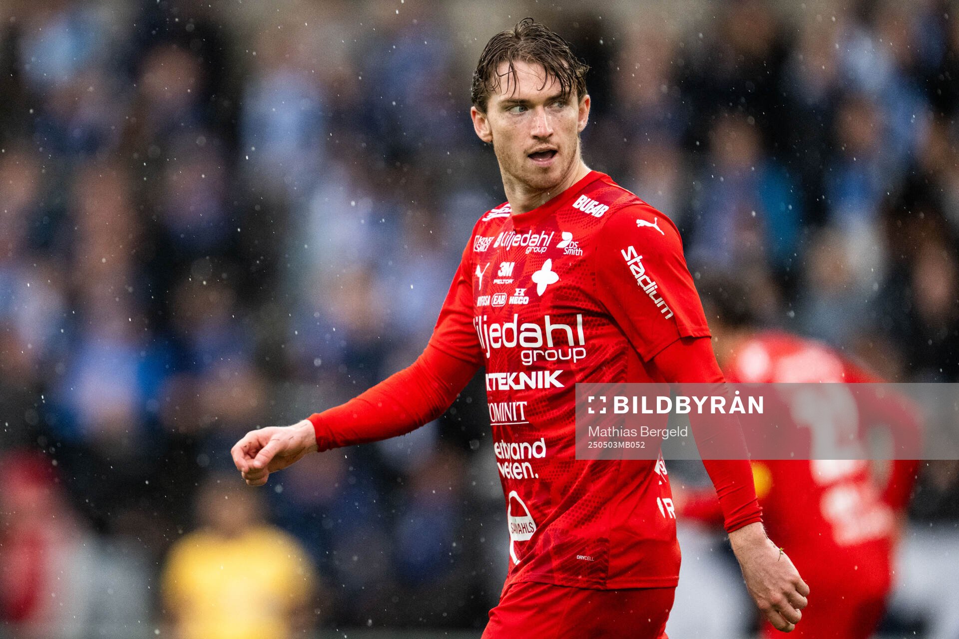 Värnamos Carl Johansson under fotbollsmatchen i Allsvenskan mellan Halmstad och Värnamo den 3 maj 2025 i Halmstad. 