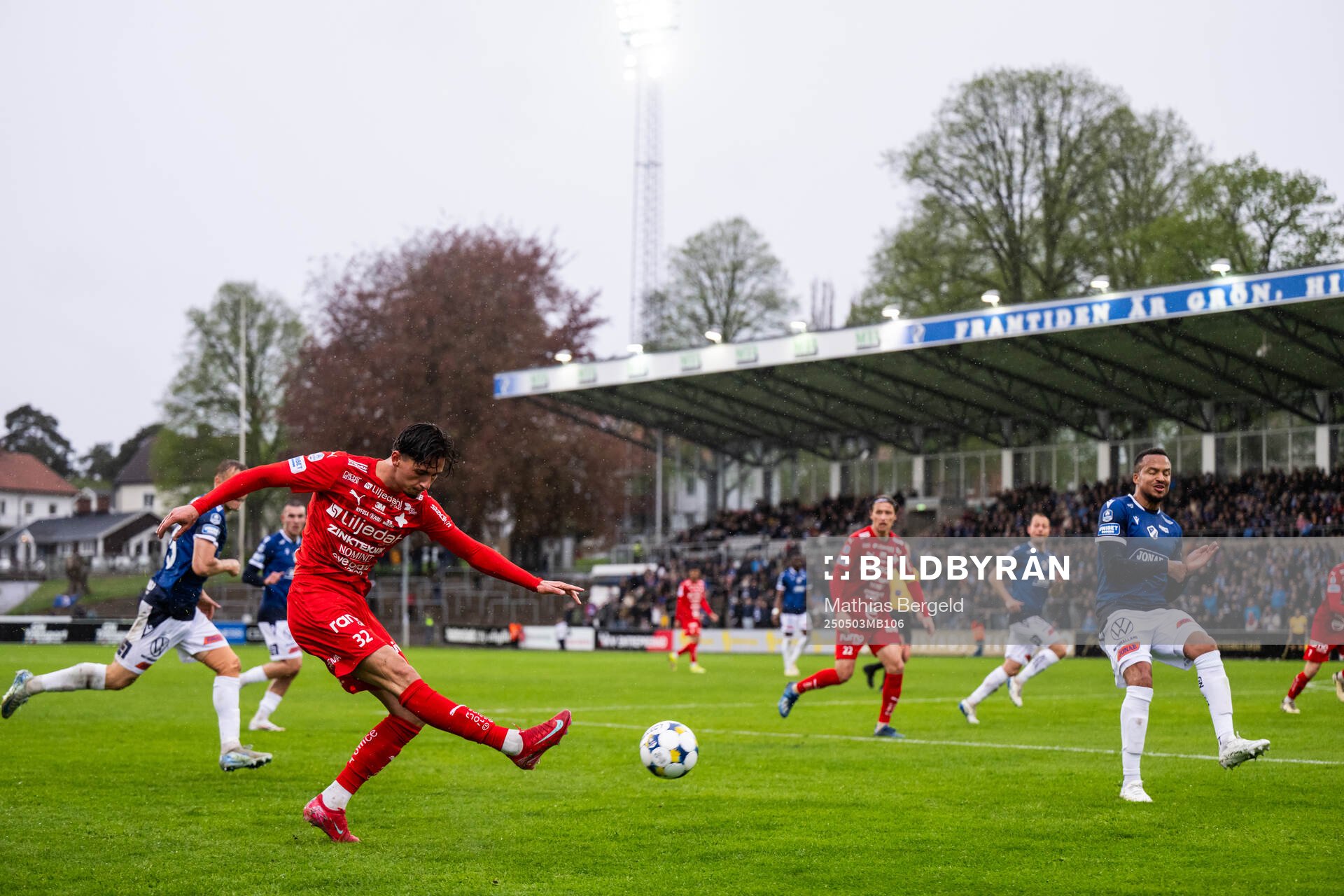 Värnamos Kenan Bilalovic och Halmstads Marcus Olsson