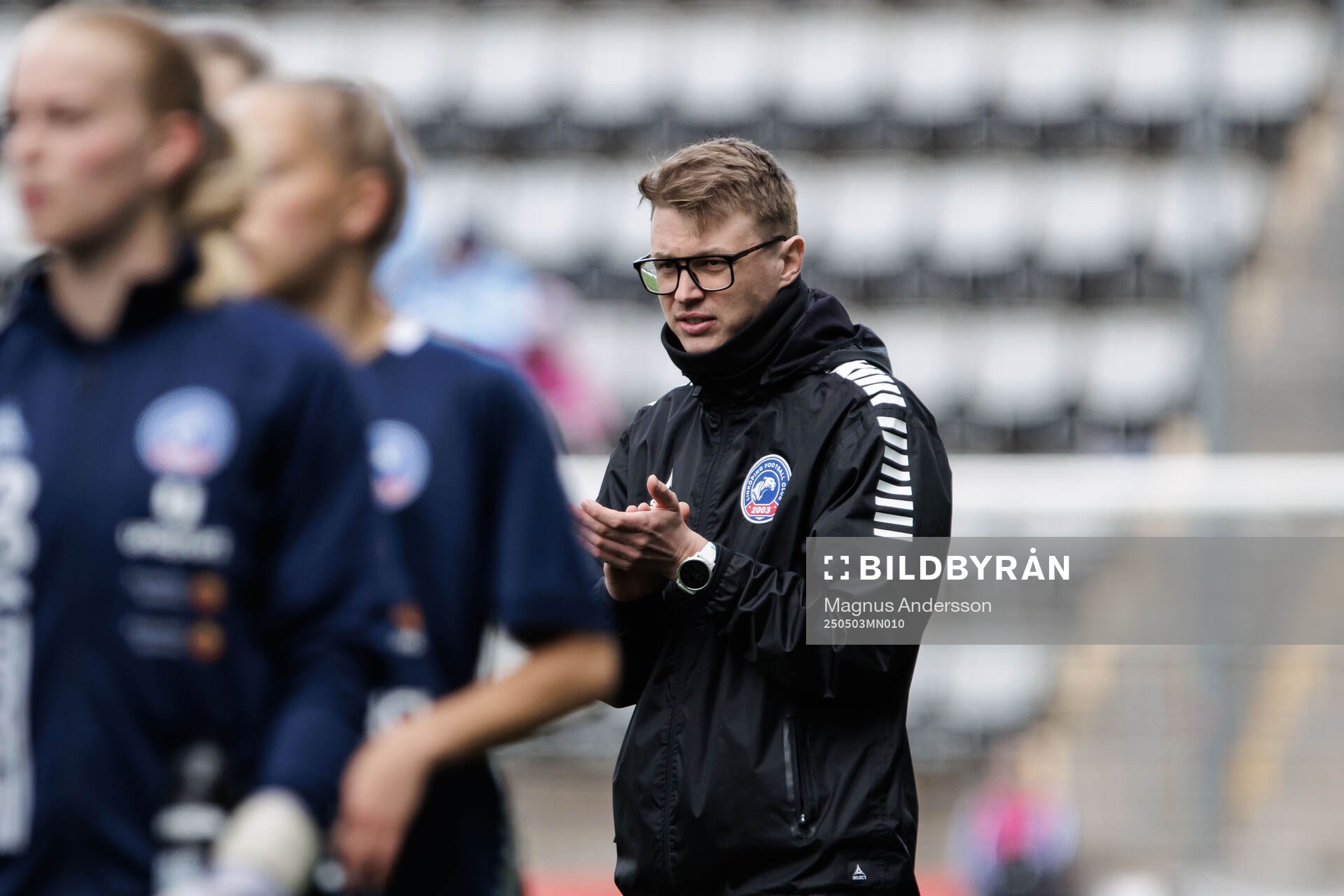 Linköpings tränare Jonne Kunnas inför fotbollsmatchen i Damallsvenskan mellan Linköping och Malmö FF den 3 maj 2025 i Linköping. 