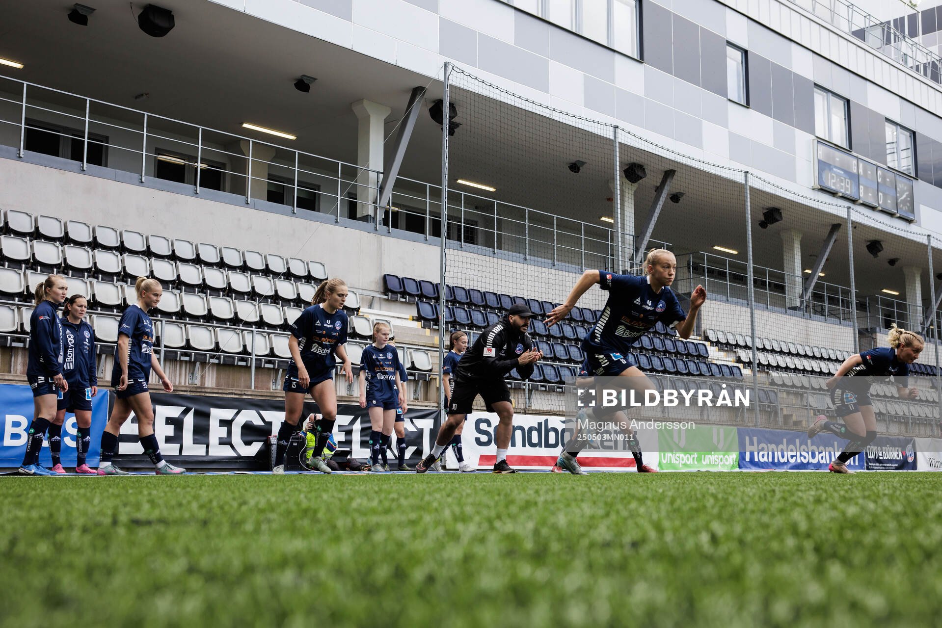 Linköpings spelare inför fotbollsmatchen i Damallsvenskan mellan Linköping och Malmö FF den 3 maj 2025 i Linköping. 