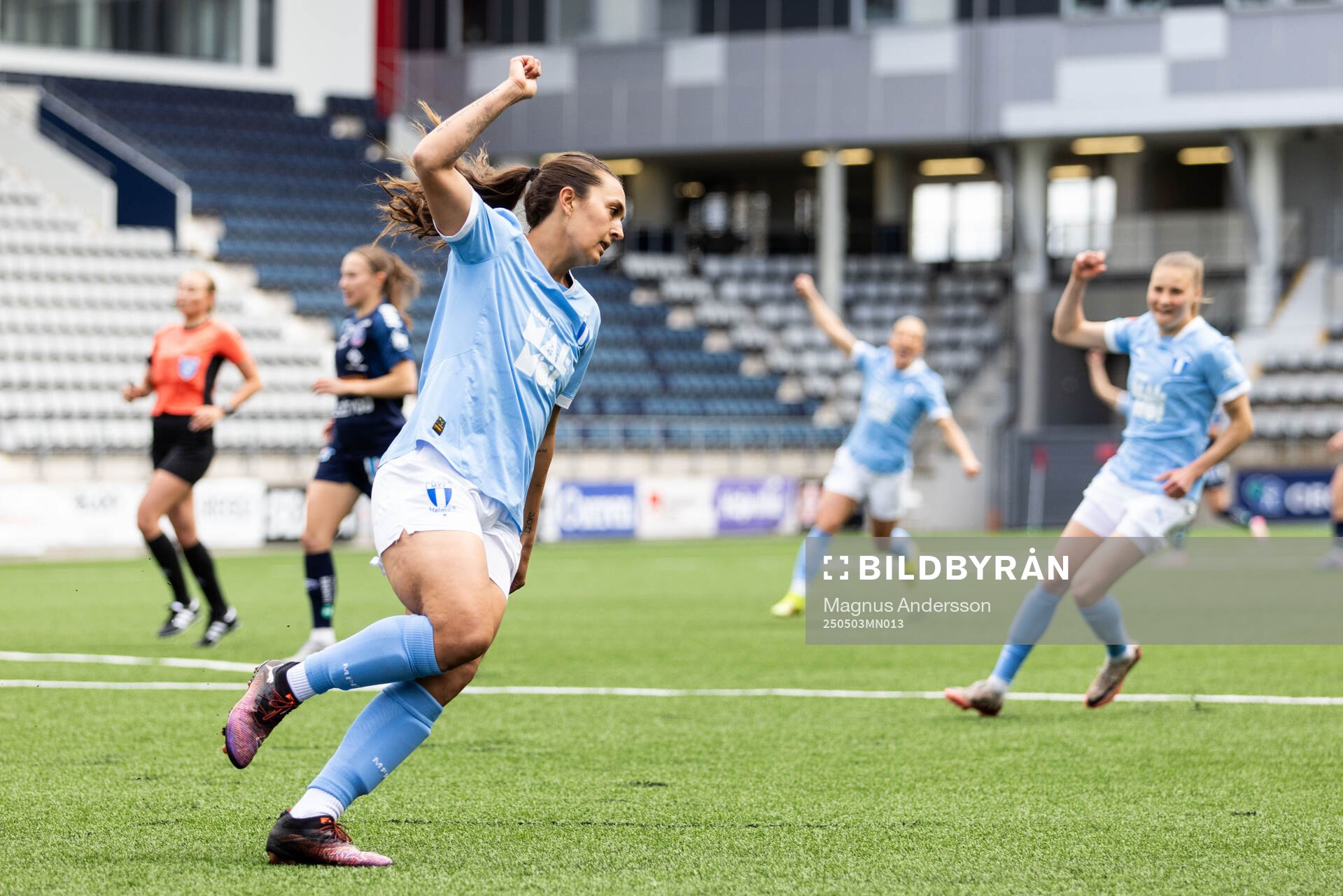 Malmö FFs Isabella D'Aquila jublar efter 0-1 under fotbollsmatchen i Damallsvenskan mellan Linköping och Malmö FF den 3 maj 2025 i Linköping.