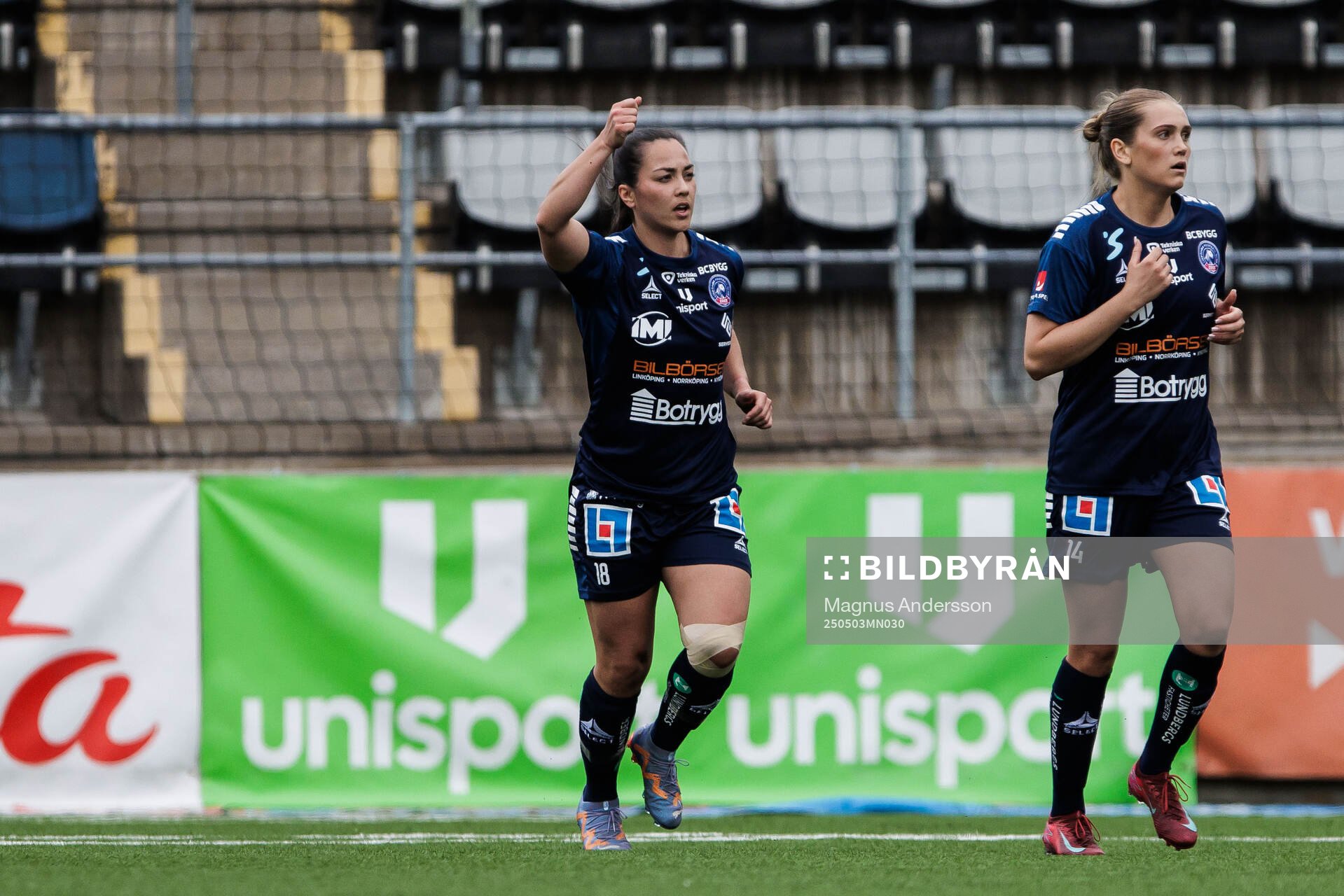 Linköpings Michelle de Jongh jublar efter 1-1 under fotbollsmatchen i Damallsvenskan mellan Linköping och Malmö FF den 3 maj 2025 i Linköping.
