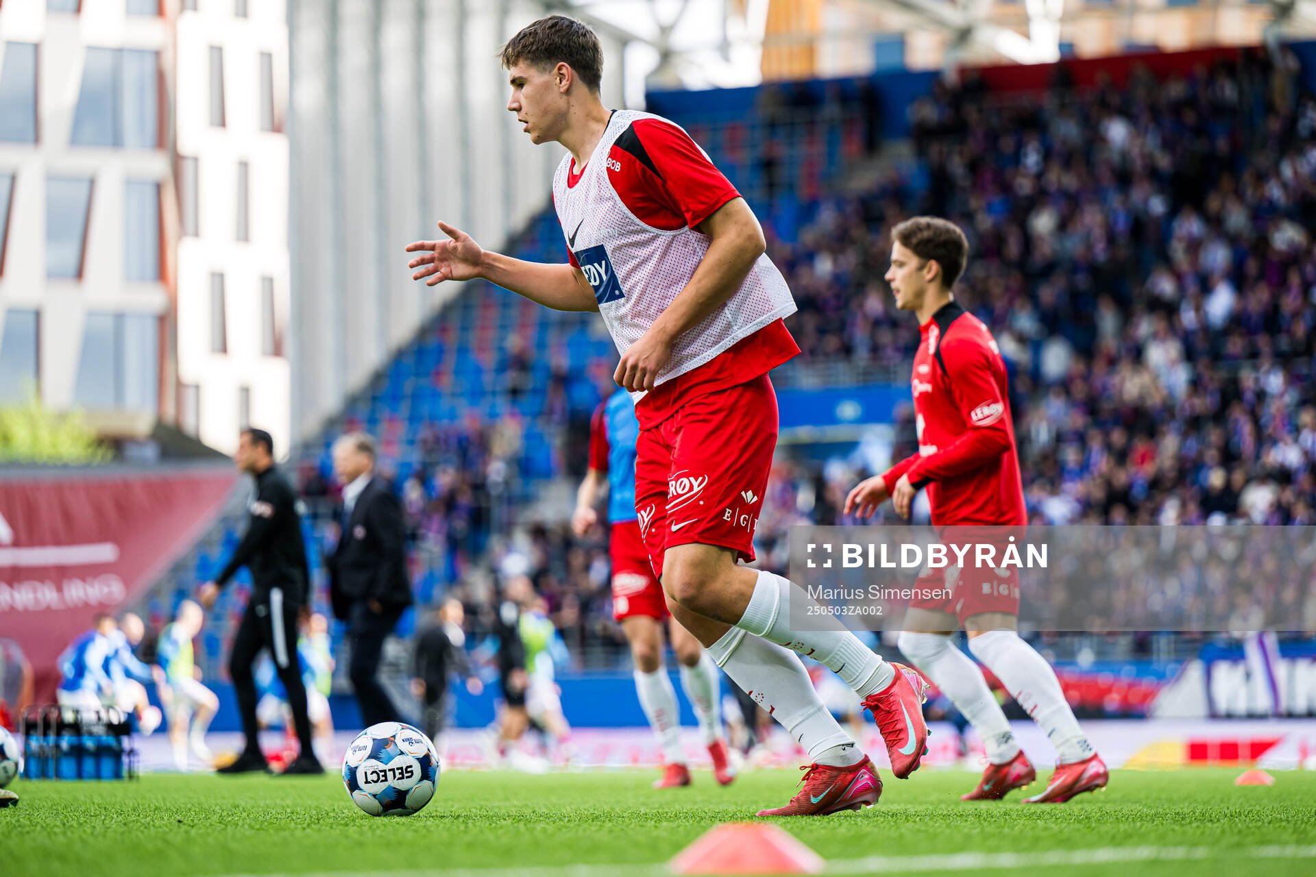 Eivind Helland of Brann warms up