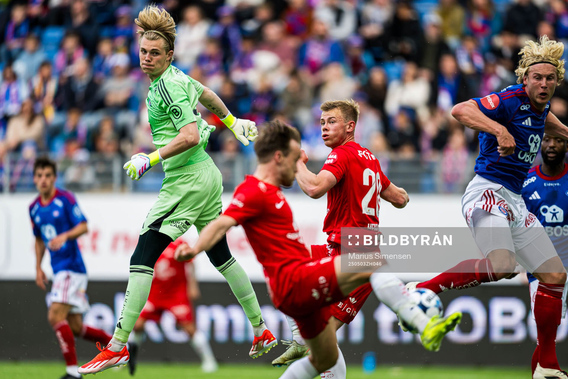 Magnus Sjøeng of Vålerenga and Aune Heggebø of Brann