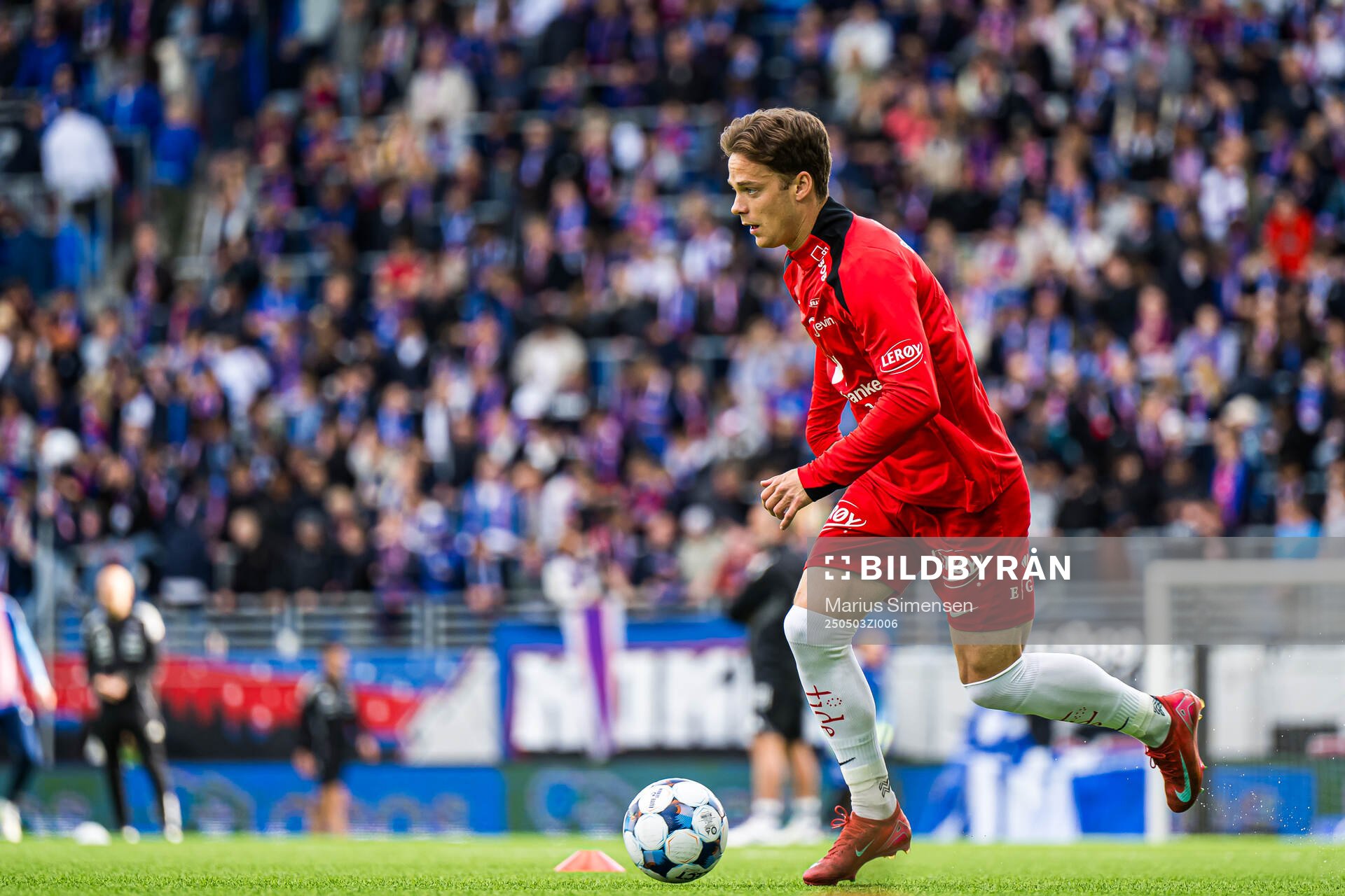 Felix Horn Myhre of Brann warms up