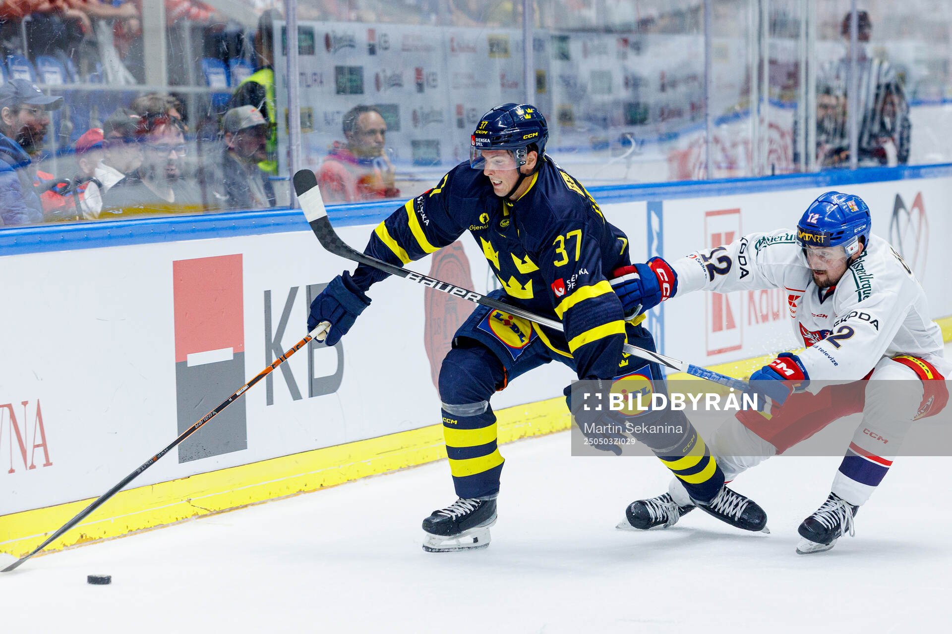 Isac Lunderström of Sweden and Jiri Cernoch of Czech
