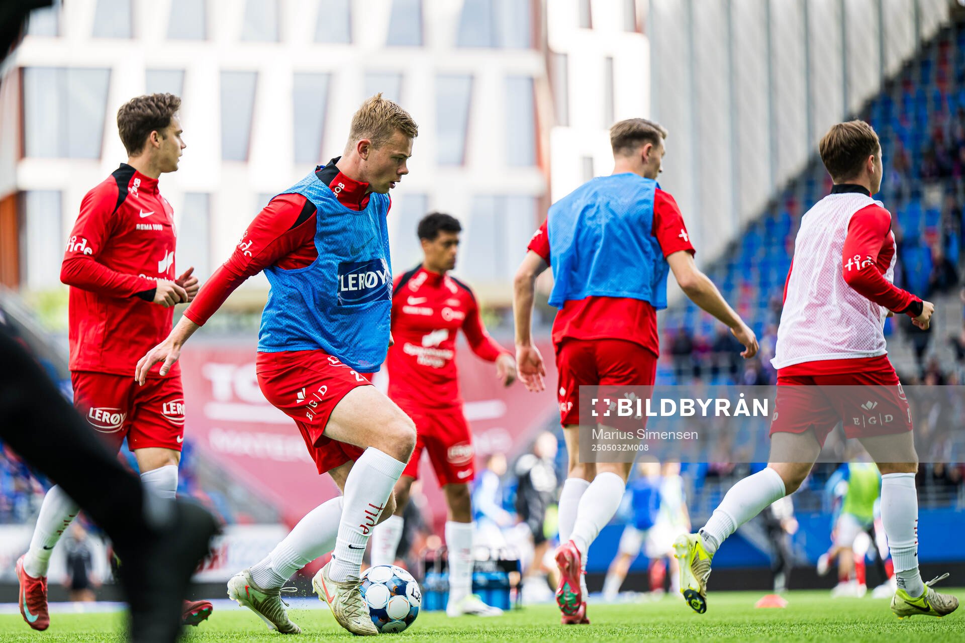 Aune Heggebø of Brann warms up