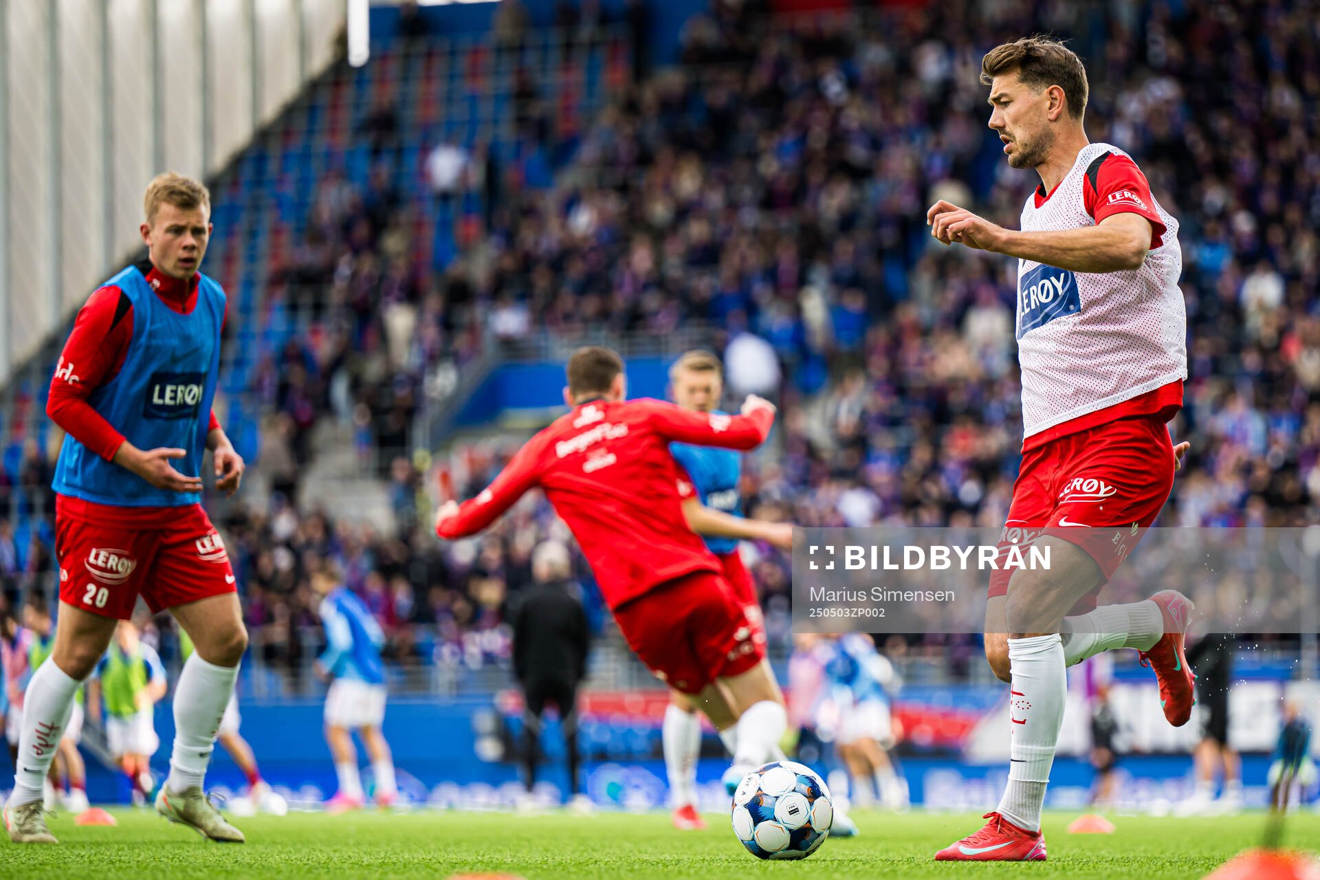Fredrik Pallesen Knudsen of Brann warms up