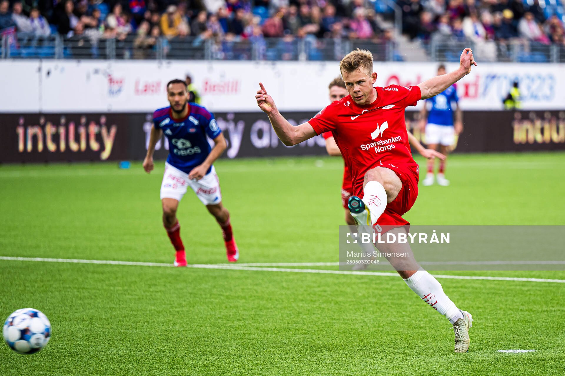 Aune Heggebø of Brann scores the 2-4 goal on a penalty kick during the Eliteserien match between Vålerenga and Brann on May 3, 2025 in Oslo.