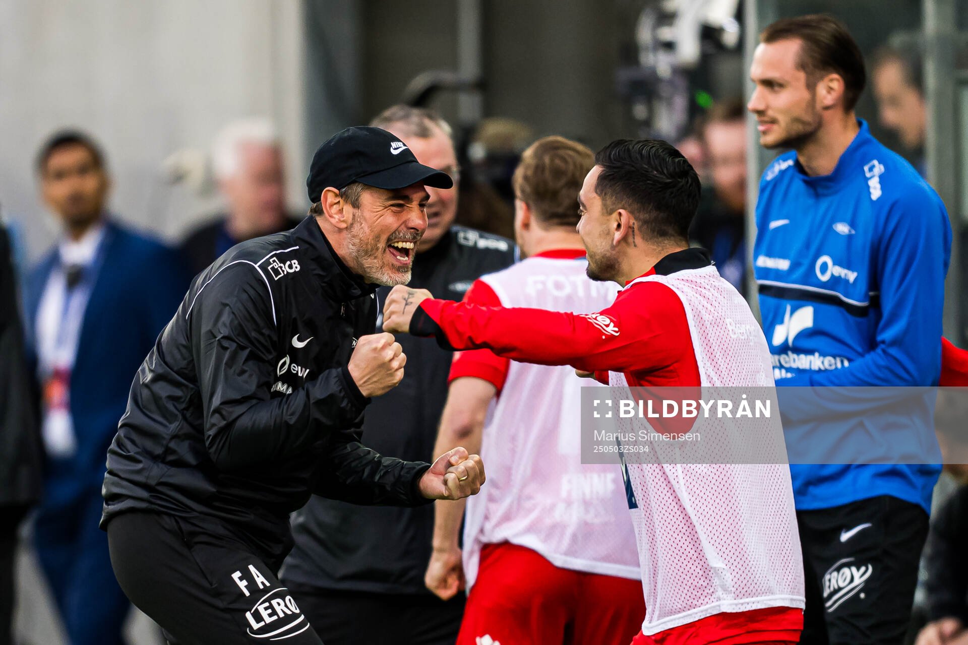Freyr Alexandersson, head coach of Brann, and Niklas Castro of Brann celebrates at the final whistle after the Eliteserien match between Rosenborg and Molde on May 3, 2025 in Oslo.