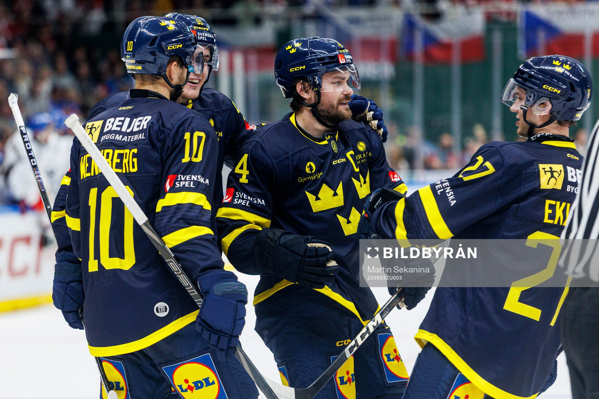 Rasmus Andersson of Sweden celebrates with Alexander