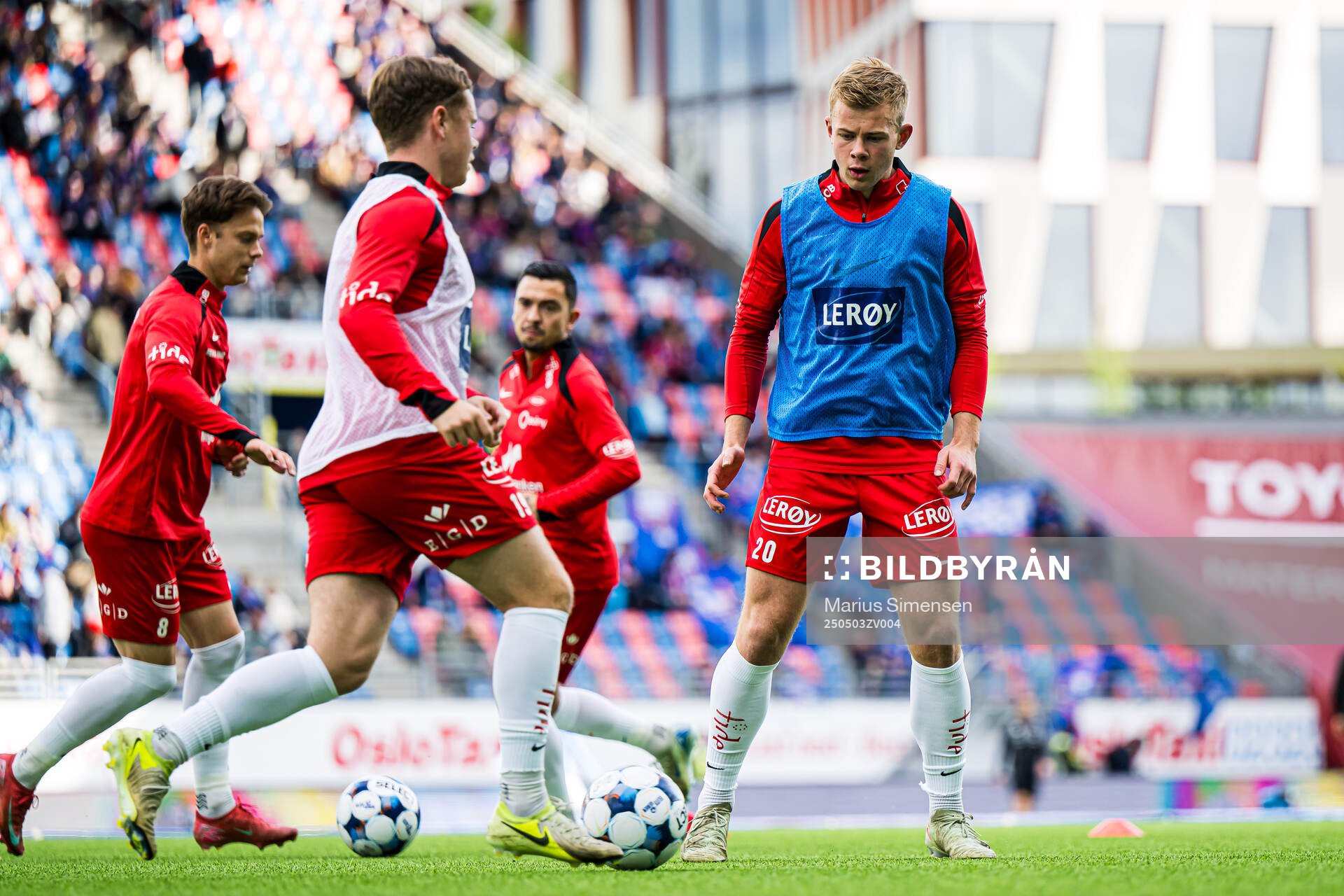 Aune Heggebø of Brann warms up
