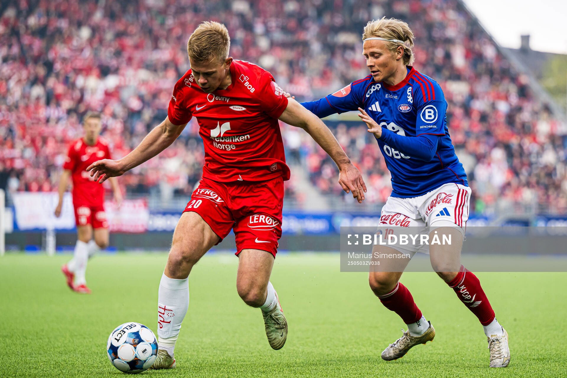 Aune Heggebø of Brann and Carl Lange of Vålerenga