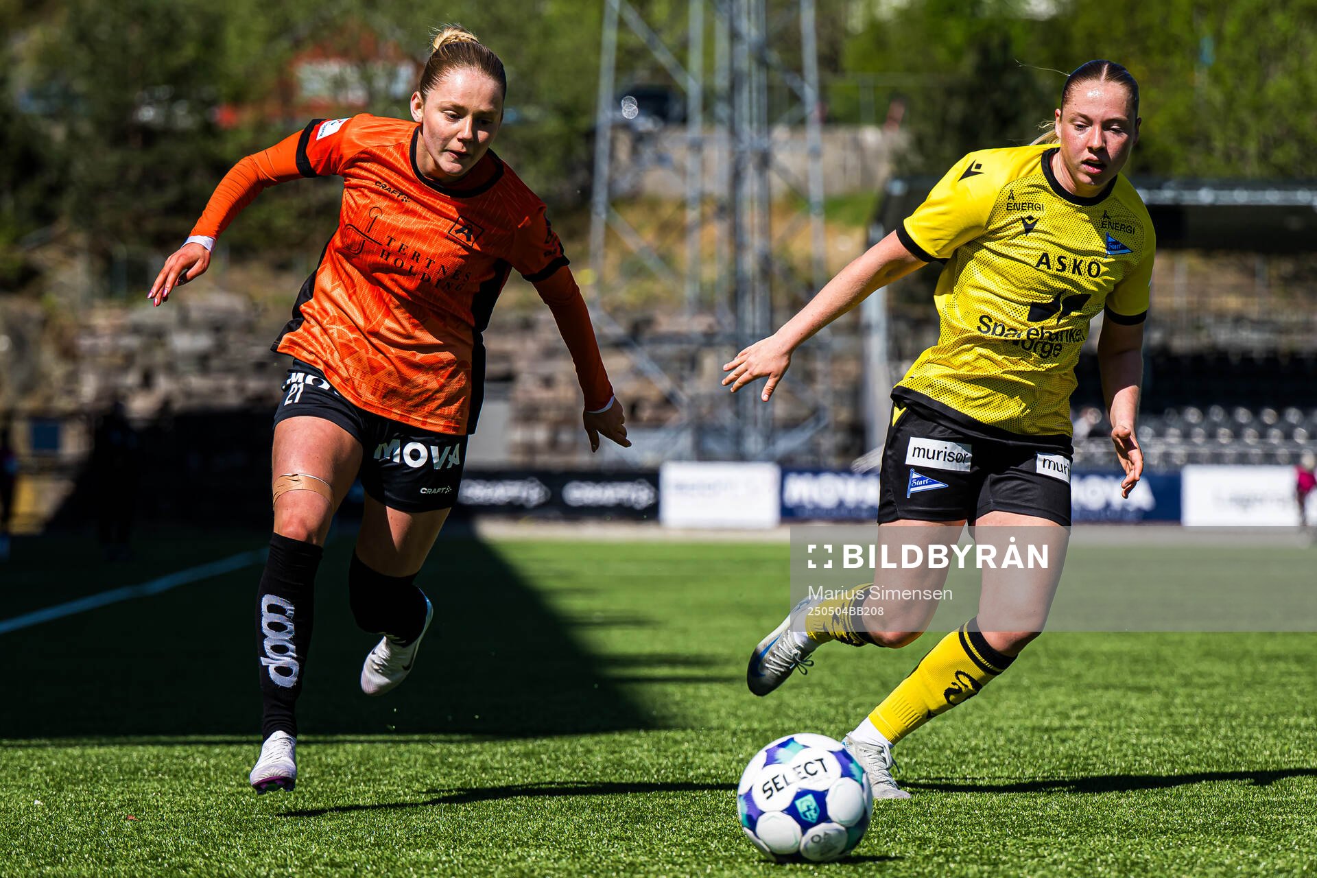 Norun Skjeldal of Åsane and Kamilla Bruhjell of Start