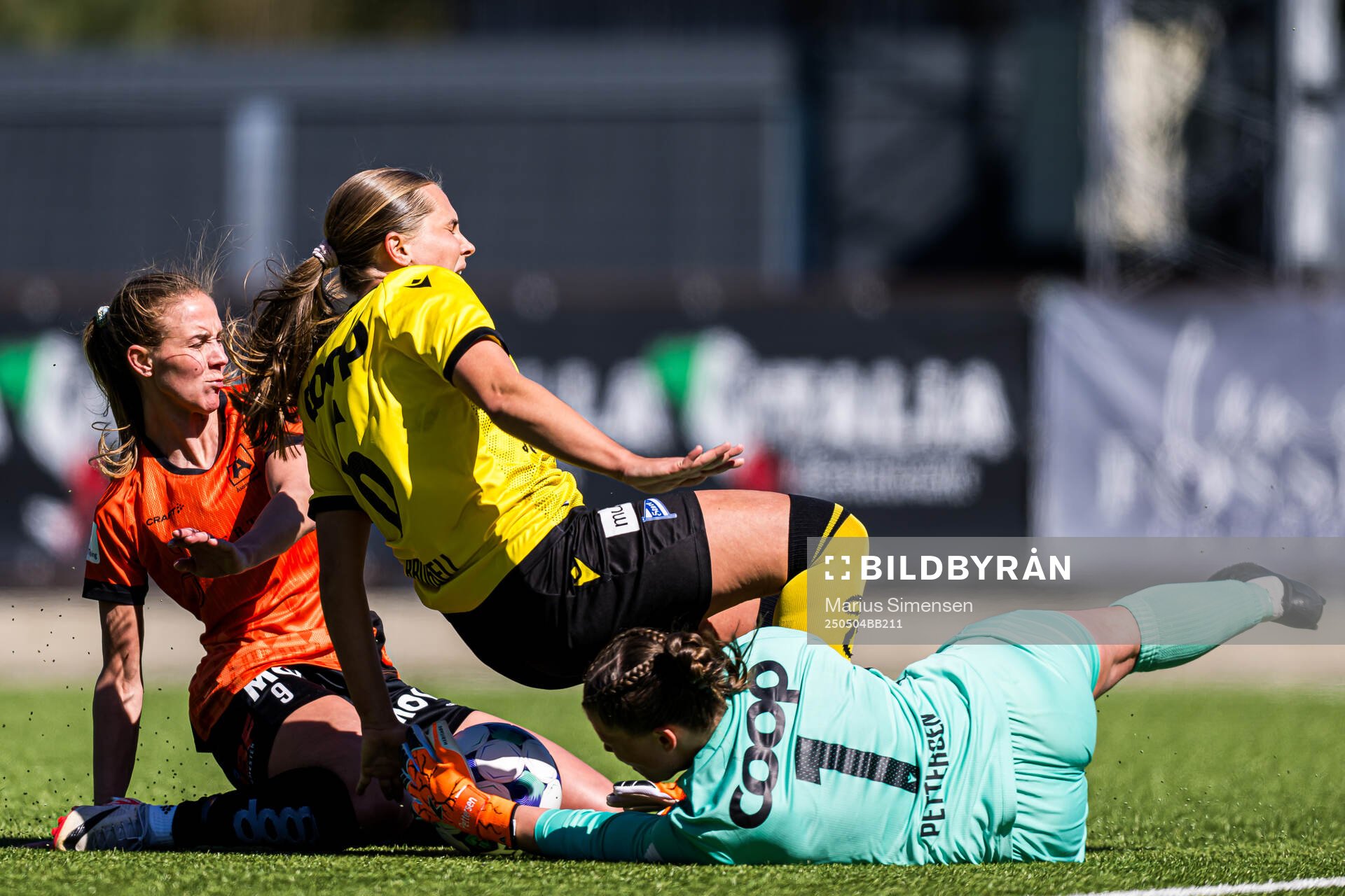 Marie Myhrvold Seim of Åsane, Kamilla Bruhjell and Juliane Pettersen of Start during the 1. division football match between Åsane and Start on May 4, 2025 in Bergen.