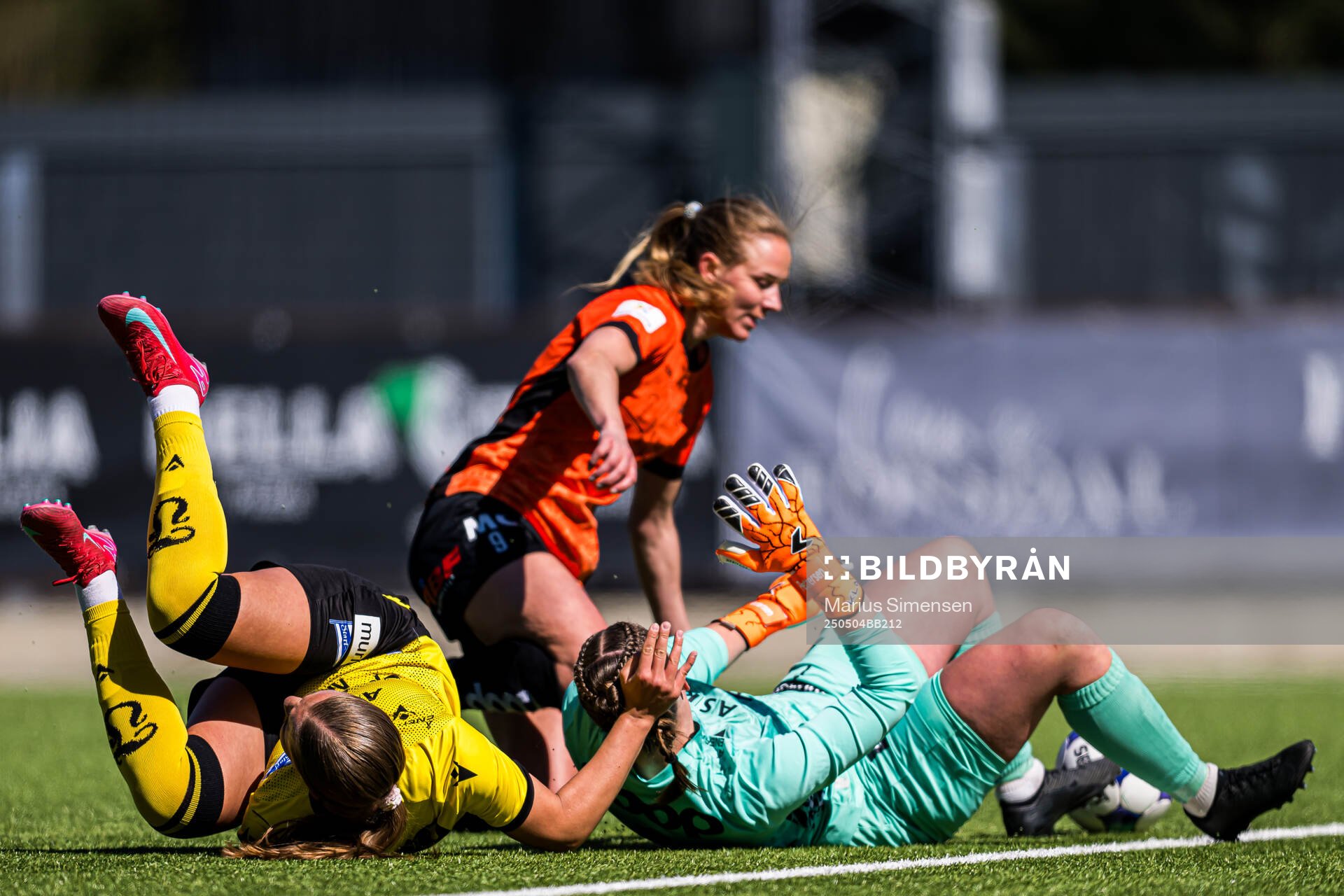Marie Myhrvold Seim of Åsane, Kamilla Bruhjell and Juliane Pettersen of Start during the 1. division football match between Åsane and Start on May 4, 2025 in Bergen.