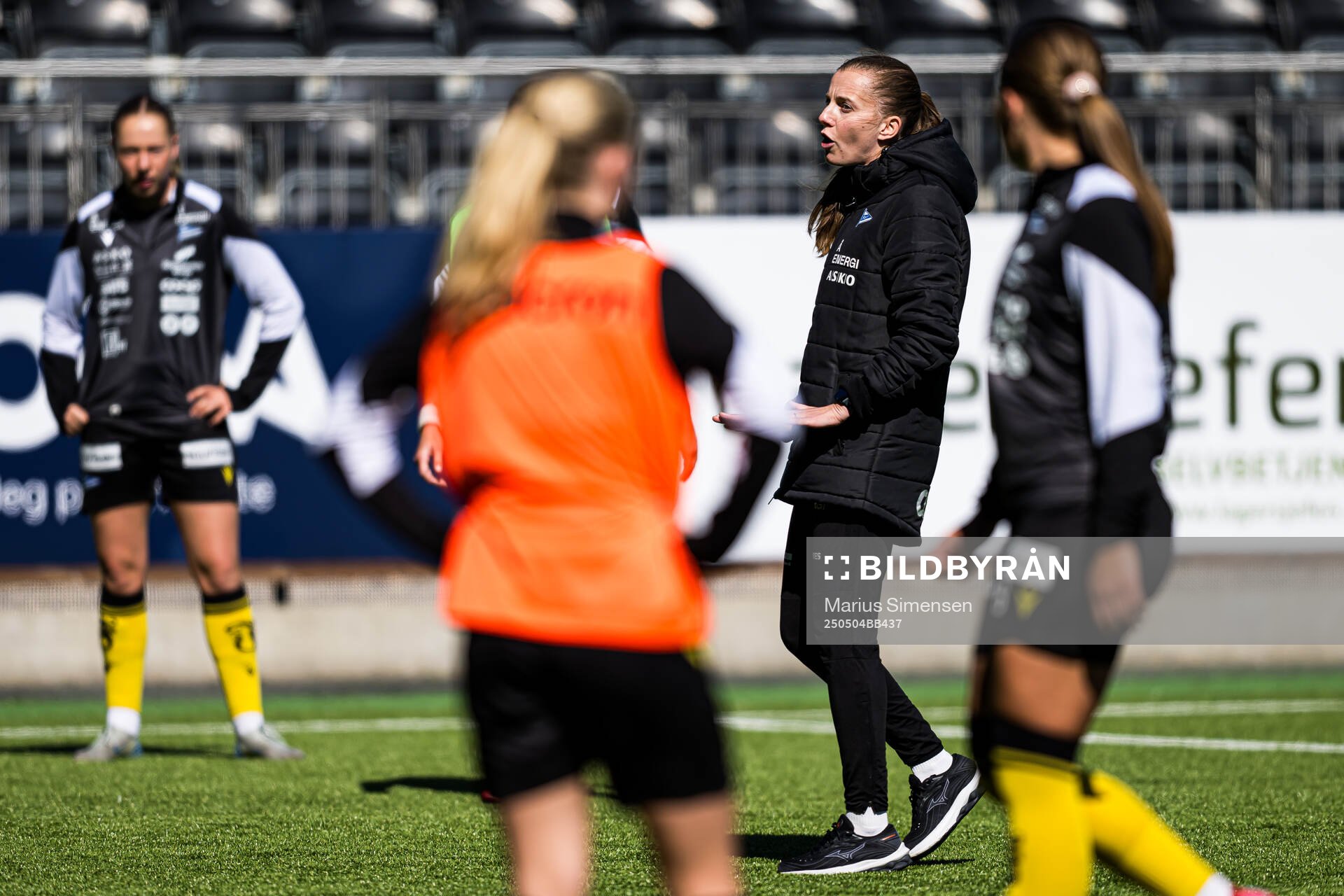 Isabella Hayes Sundby, head coach of Start, ahead of the 1. division football match between Åsane and Start on May 4, 2025 in Bergen.