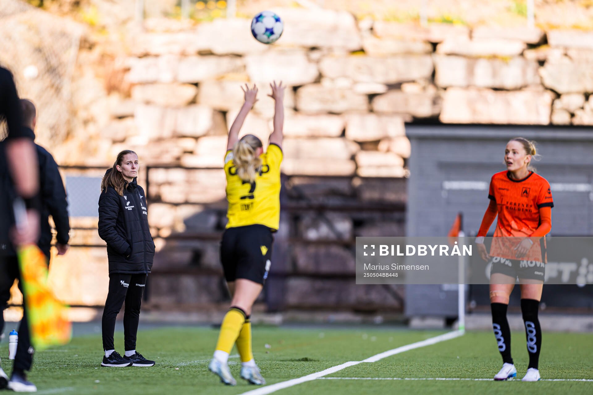 Isabella Hayes Sundby, head coach of Start, during the 1. division football match between Åsane and Start on May 4, 2025 in Bergen.