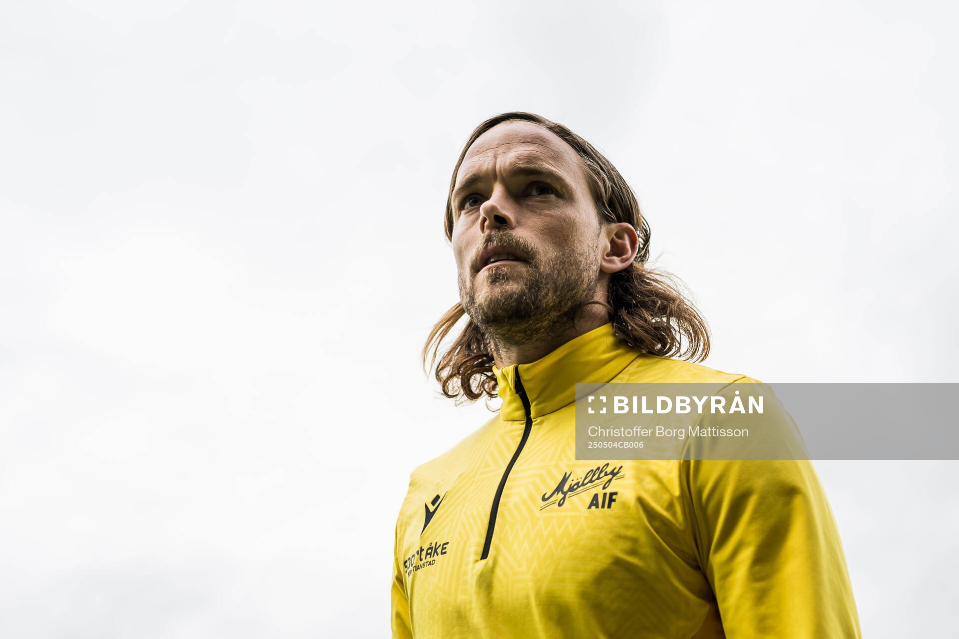 Mjällbys Tom Pettersson inför fotbollsmatchen i Allsvenskan mellan Mjällby och IFK Göteborg den 4 maj 2025 i Hällevik. 