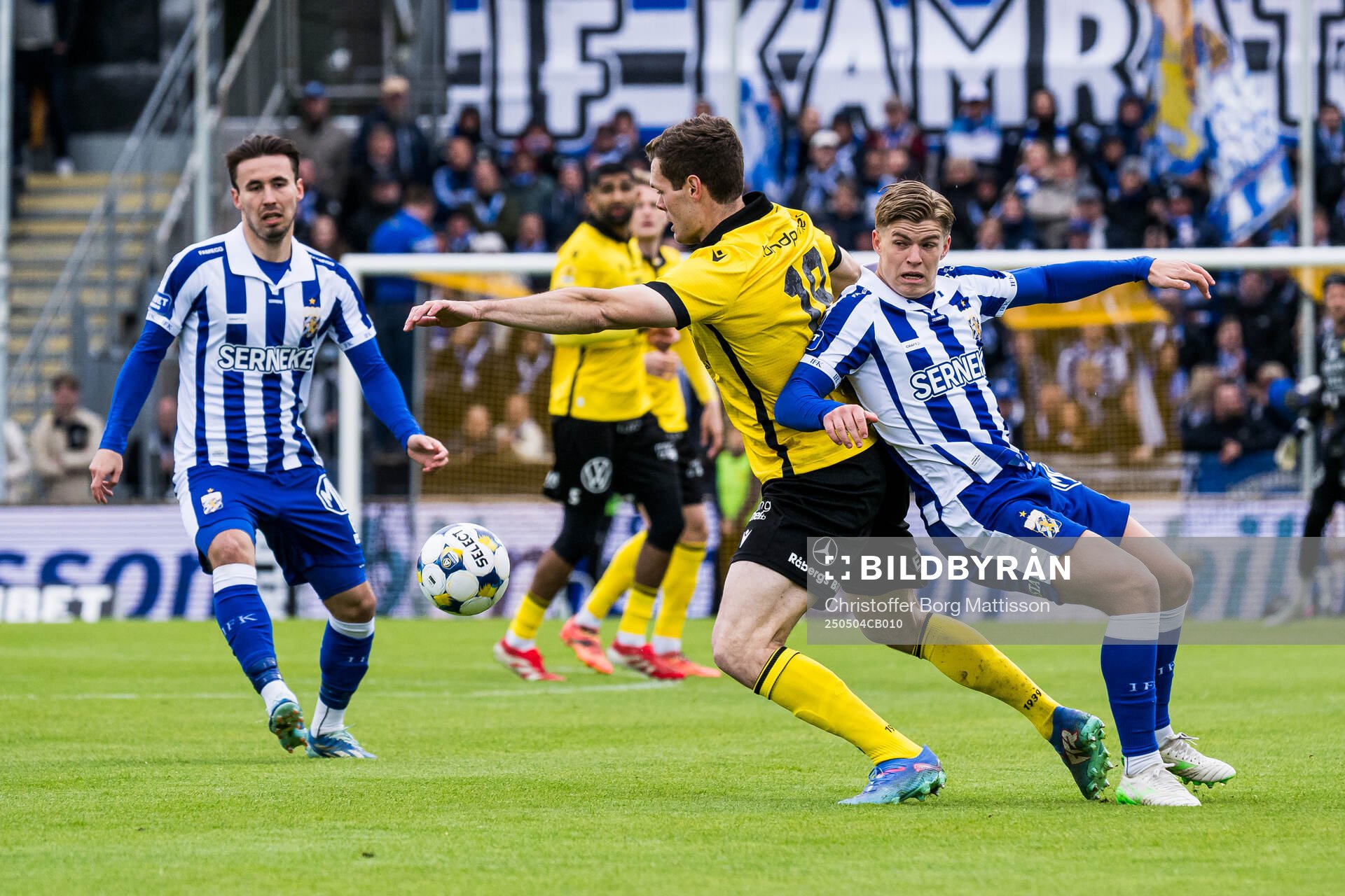 IFK Göteborgs Felix Eriksson och Mjällbys Jacob Bergström