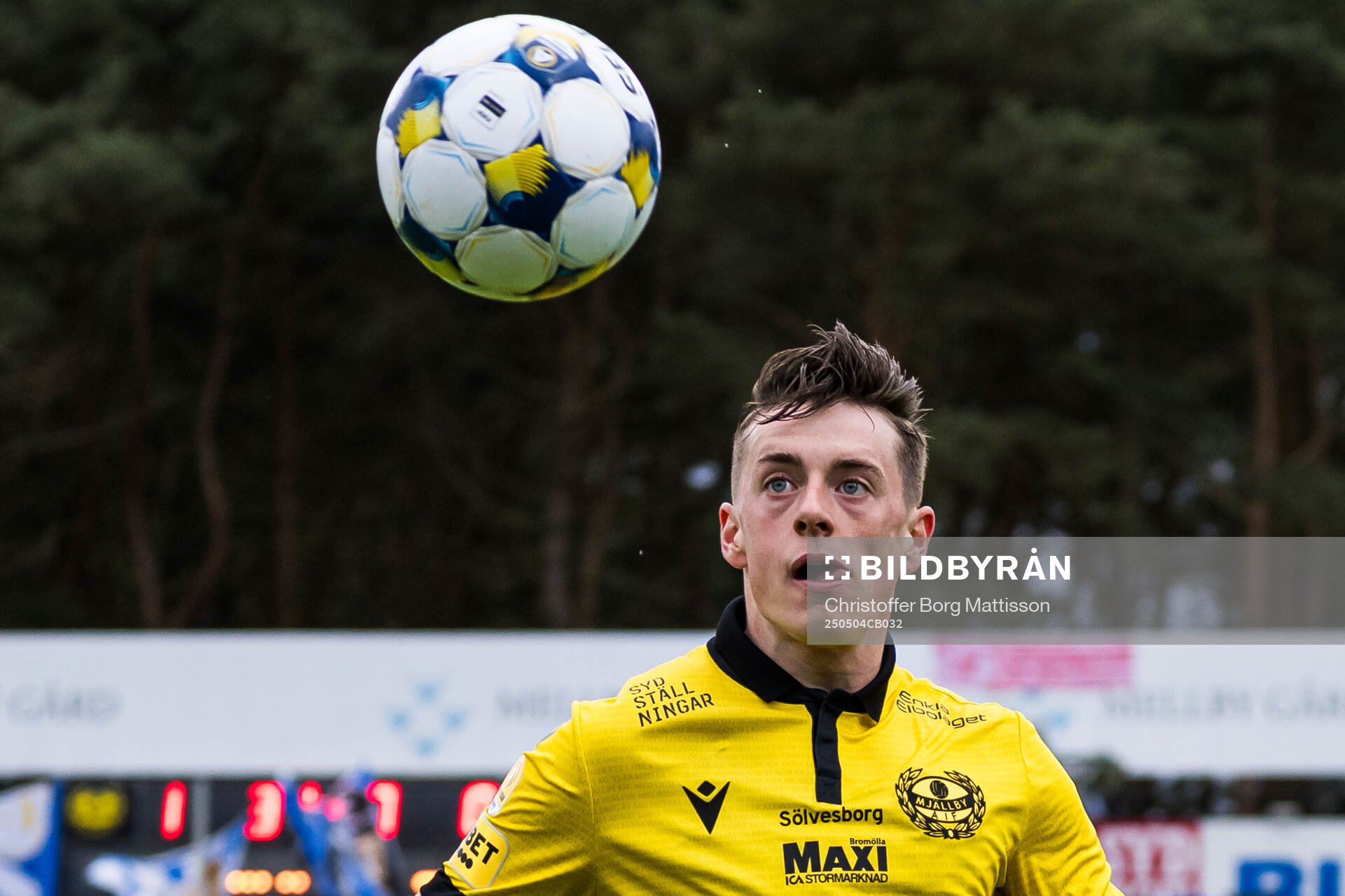 Mjällbys Elliot Stroud under fotbollsmatchen i Allsvenskan mellan Mjällby och IFK Göteborg den 4 maj 2025 i Hällevik. 
