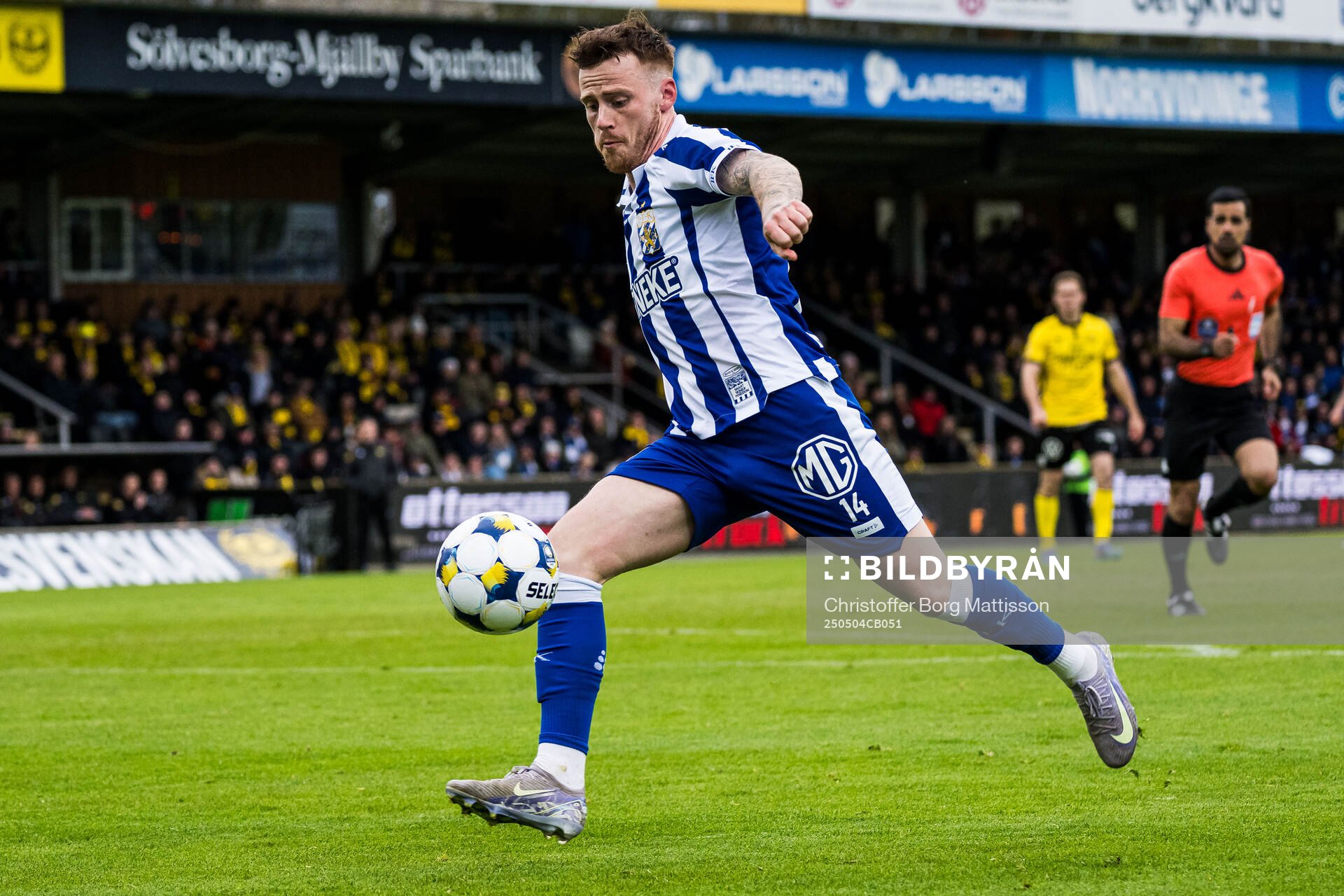 IFK Göteborgs Tobias Heintz under fotbollsmatchen i Allsvenskan mellan Mjällby och IFK Göteborg den 4 maj 2025 i Hällevik.