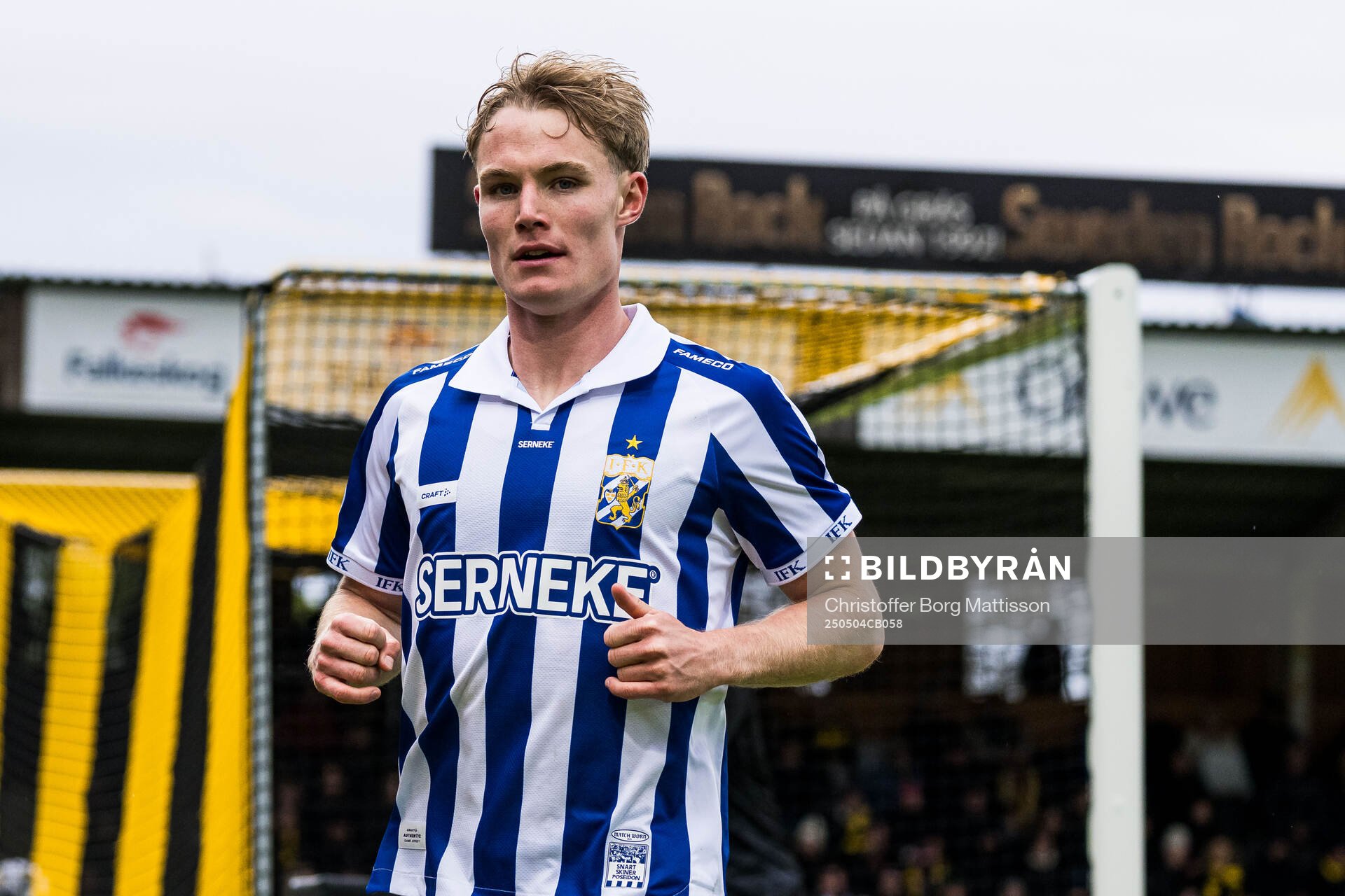 IFK Göteborgs Max Fenger under fotbollsmatchen i Allsvenskan mellan Mjällby och IFK Göteborg den 4 maj 2025 i Hällevik. 
