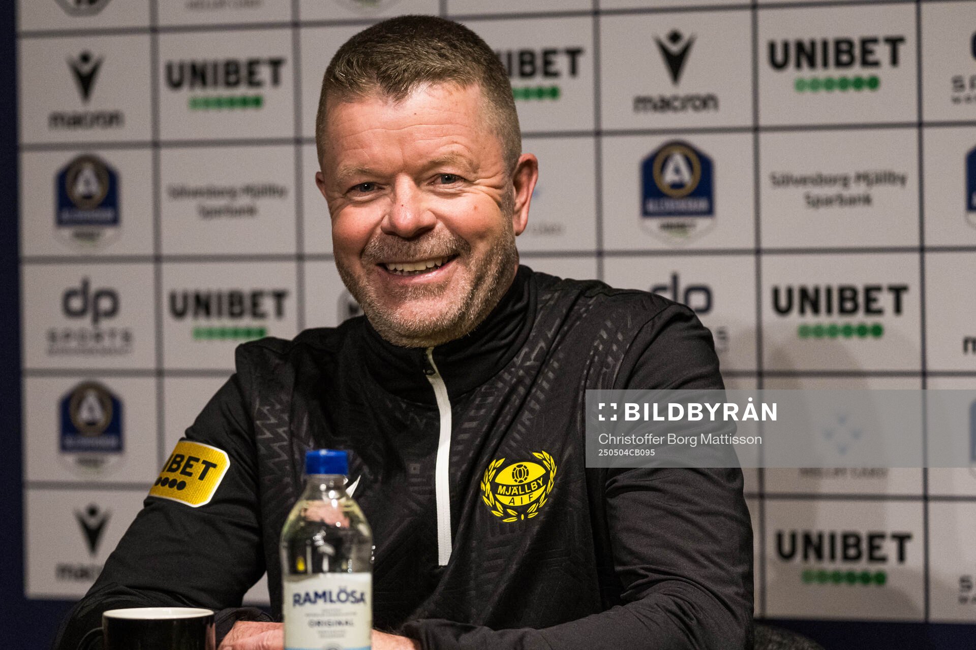 Mjällbys tränare Anders Torstensson efter fotbollsmatchen i Allsvenskan mellan Mjällby och IFK Göteborg den 4 maj 2025 i Hällevik.