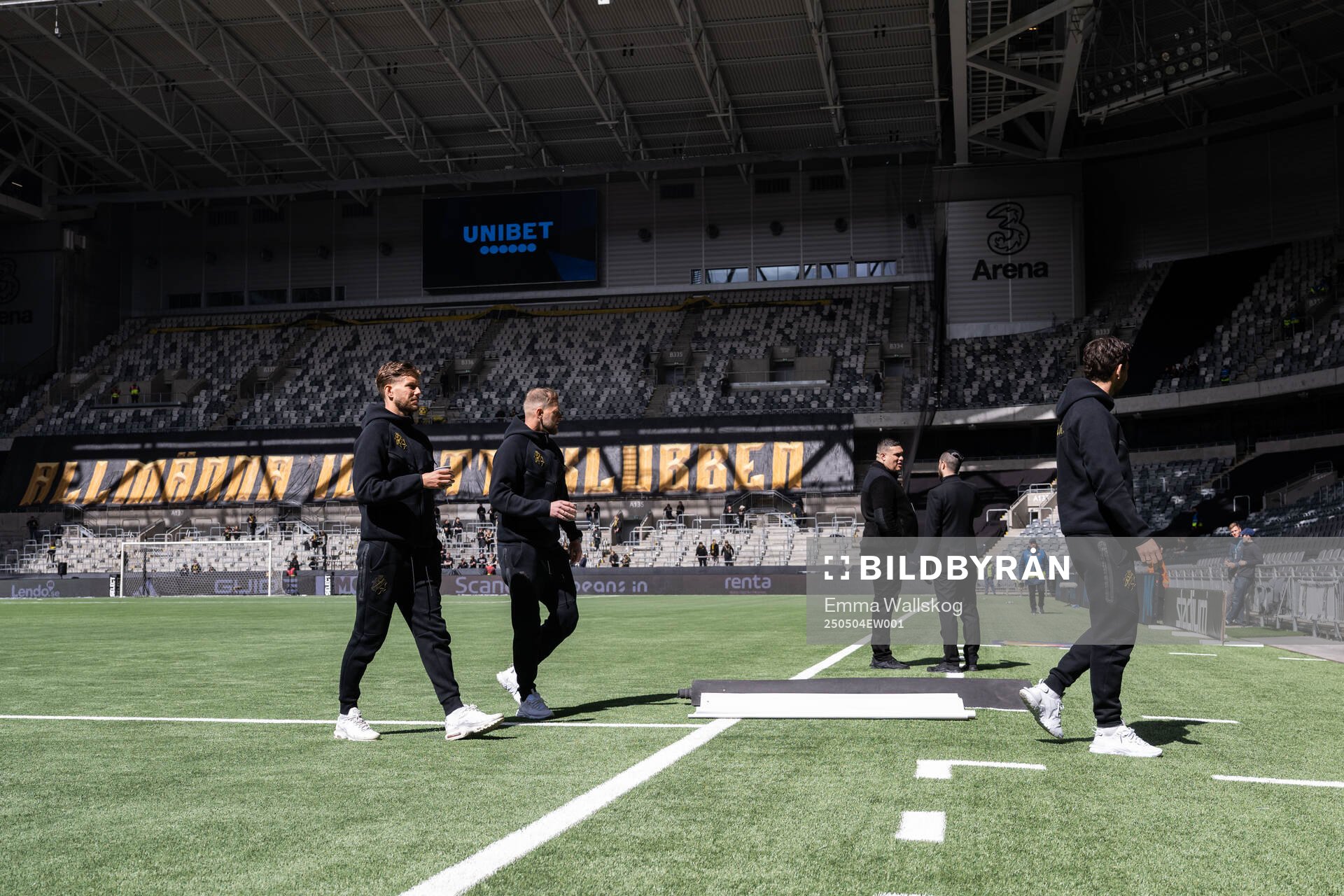 AIKs Anton Salétros och John Guidetti inför fotbollsmatchen i Allsvenskan mellan Djurgården och AIK den 4 maj 2025 i Stockholm. 