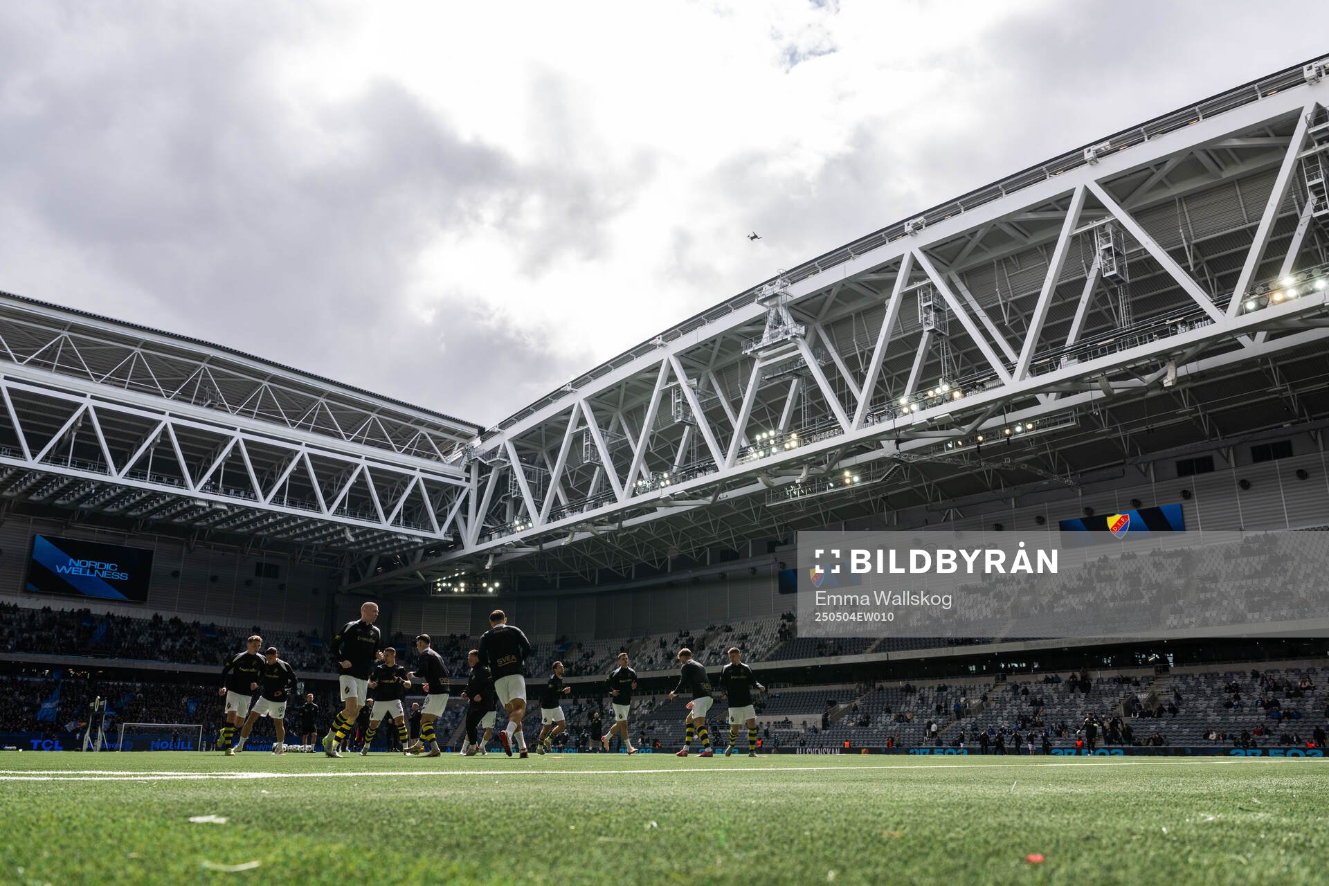 AIKs spelare inför fotbollsmatchen i Allsvenskan mellan Djurgården och AIK den 4 maj 2025 i Stockholm. 