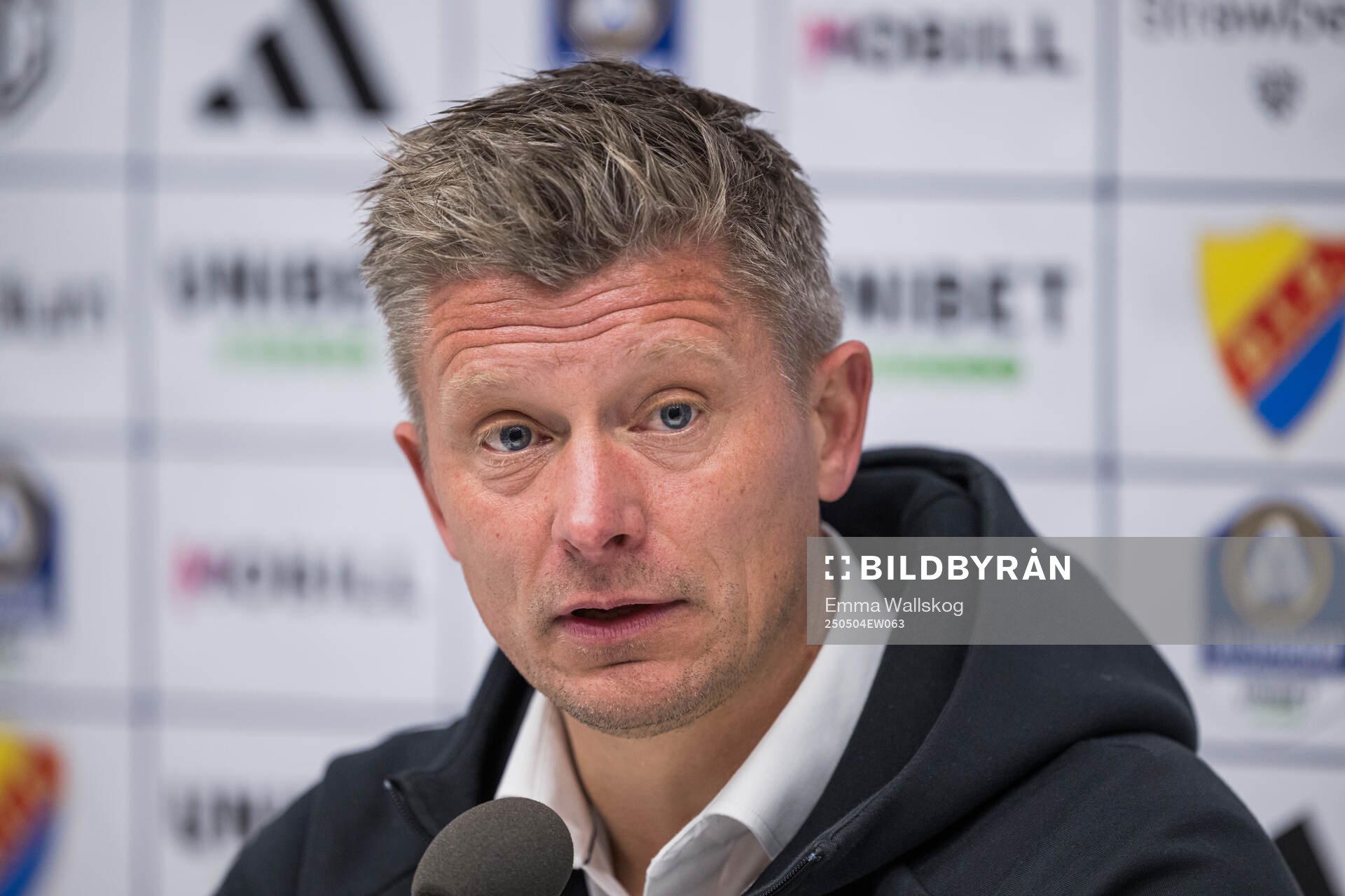AIKs tränare Mikkjal Thomassen efter fotbollsmatchen i Allsvenskan mellan Djurgården och AIK den 4 maj 2025 i Stockholm. 