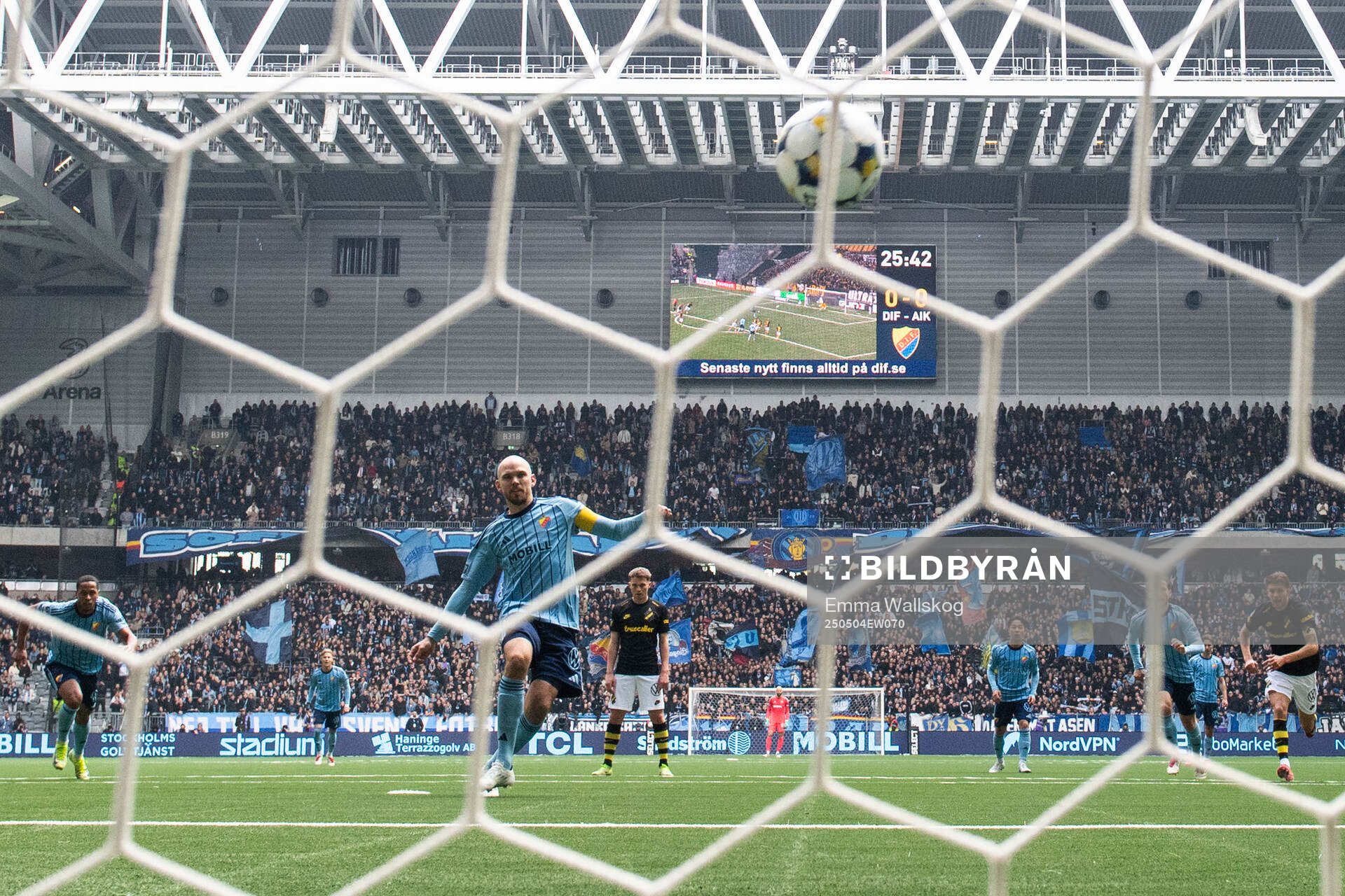 Djurgårdens Marcus Danielson gör 1-0 på straff