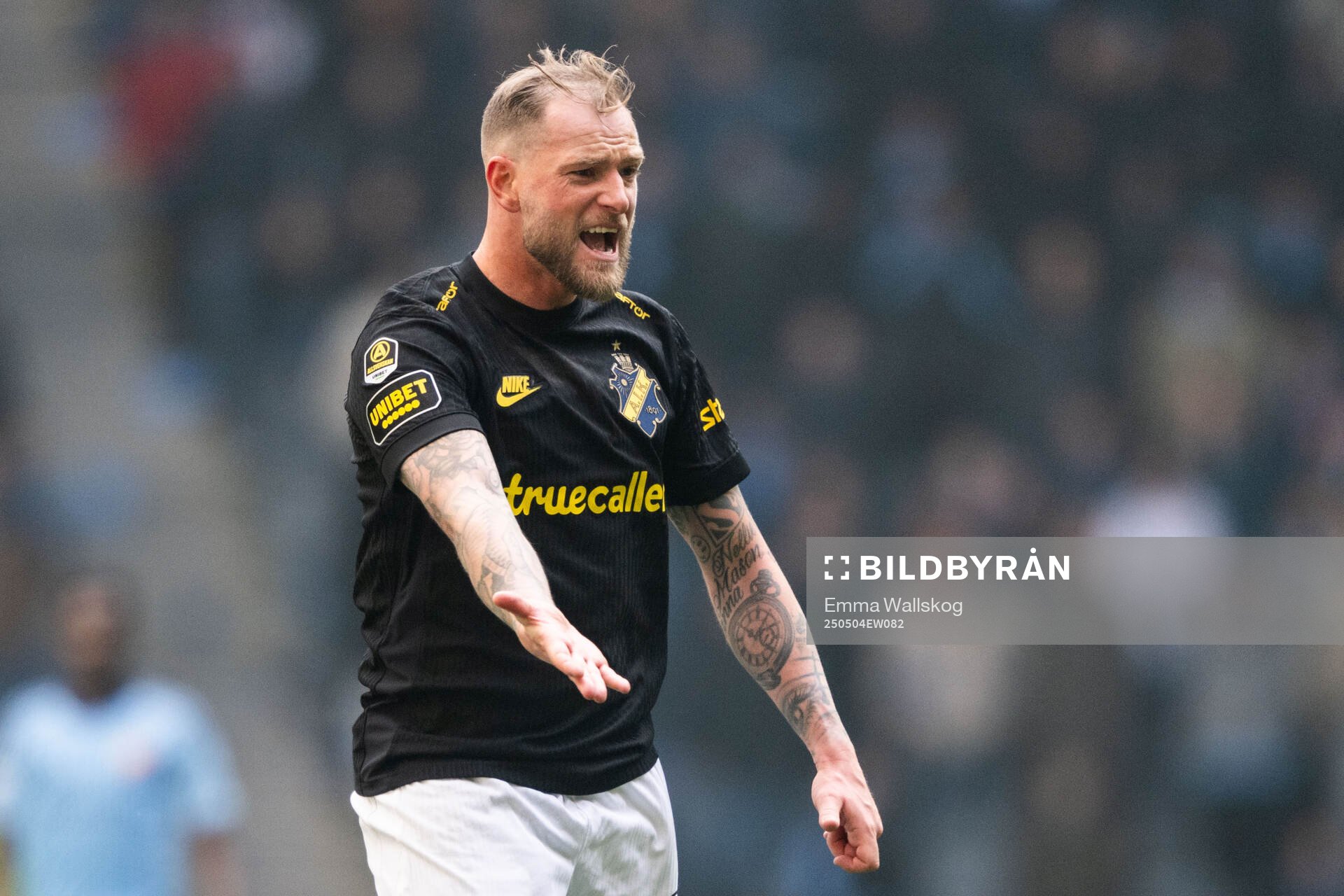 AIKs John Guidetti reagerar under fotbollsmatchen i Allsvenskan mellan Djurgården och AIK den 4 maj 2025 i Stockholm. 