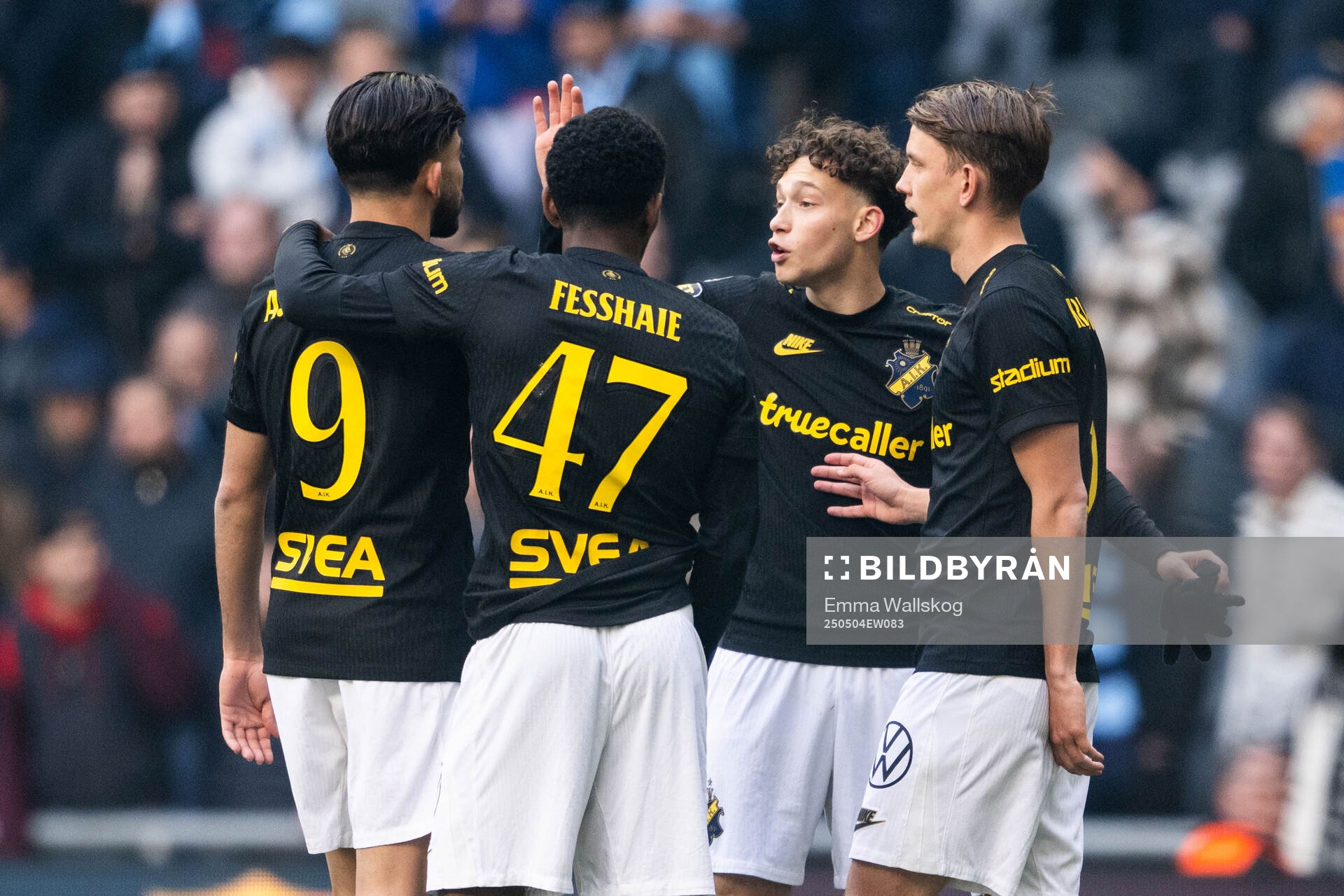 AIKs Andronikos Kakoullis i diskussion med Victor Goncalves