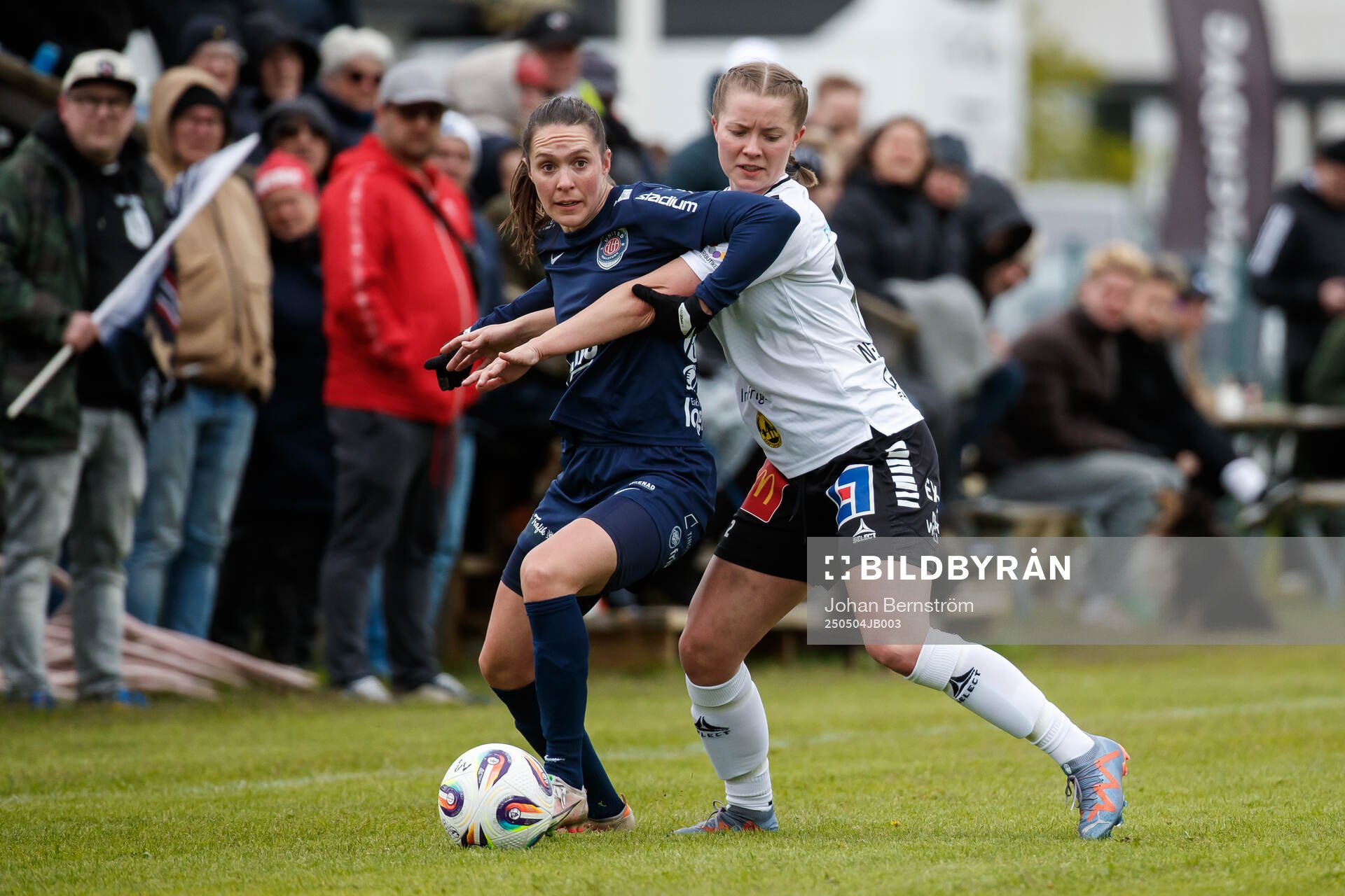 Eskilstuna Uniteds Felicia Rogic och Örebro SKs Sofia