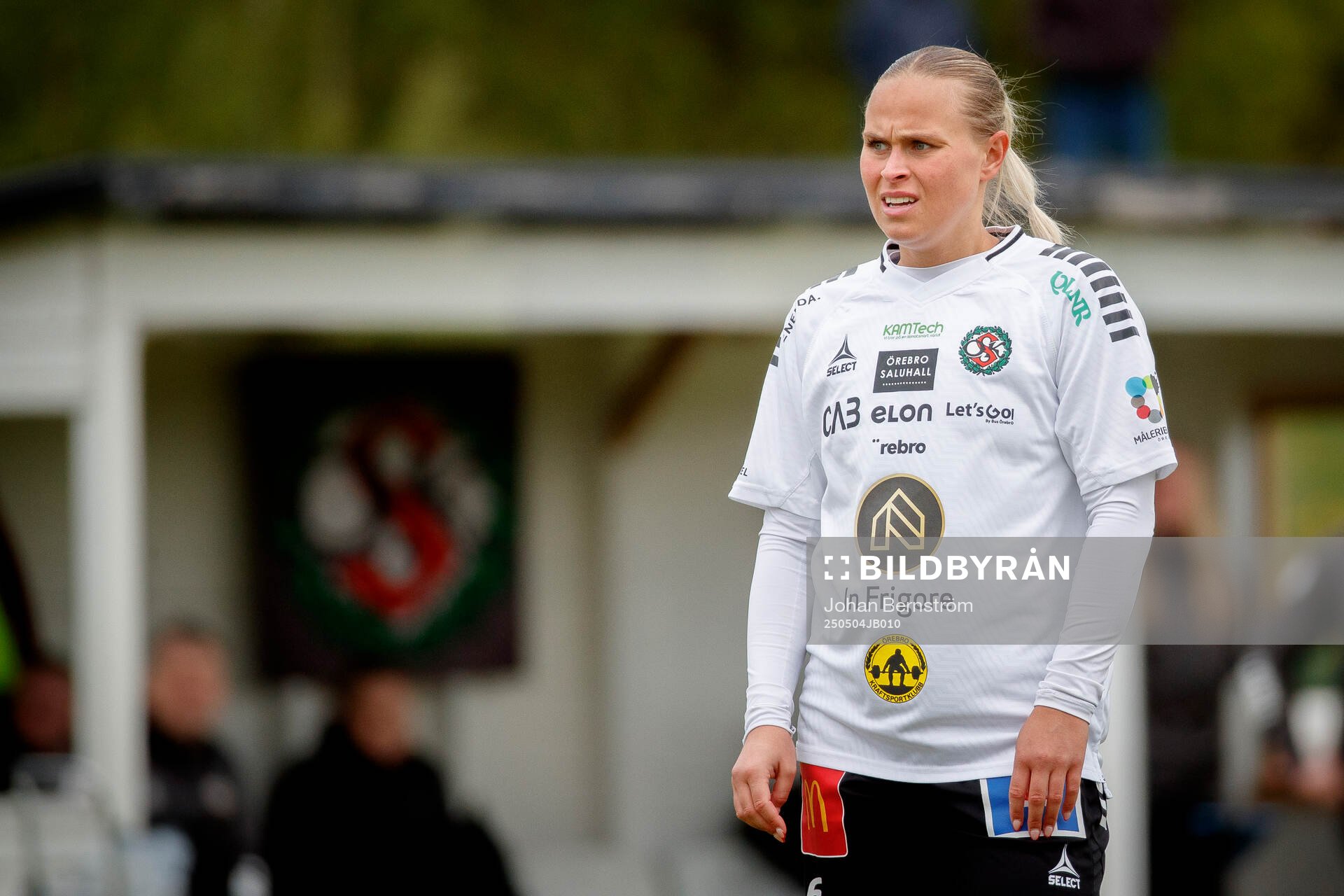 Örebro SKs Molly Wiklander under fotbollsmatchen i Elitettan mellan Örebro SK och Eskilstuna United den 4 maj 2025 i Örebro. 
