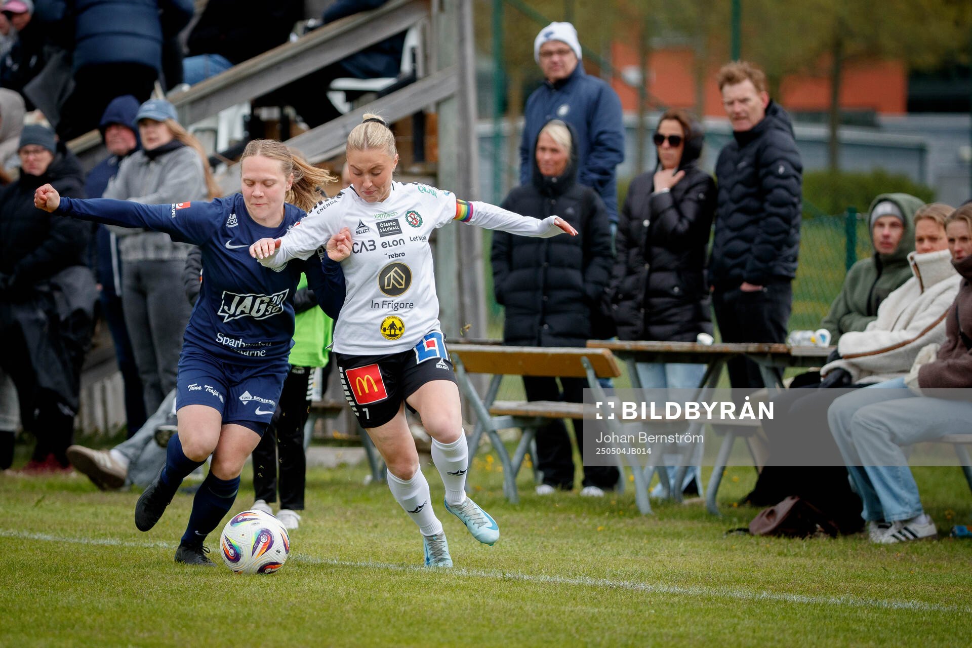 Eskilstuna Uniteds Stina Niklasson och Örebro SKs Nora