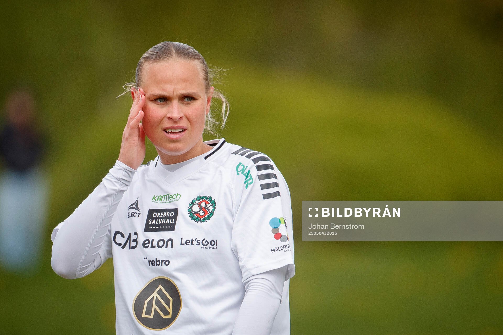 Örebro SKs Molly Wiklander under fotbollsmatchen i Elitettan mellan Örebro SK och Eskilstuna United den 4 maj 2025 i Örebro. 
