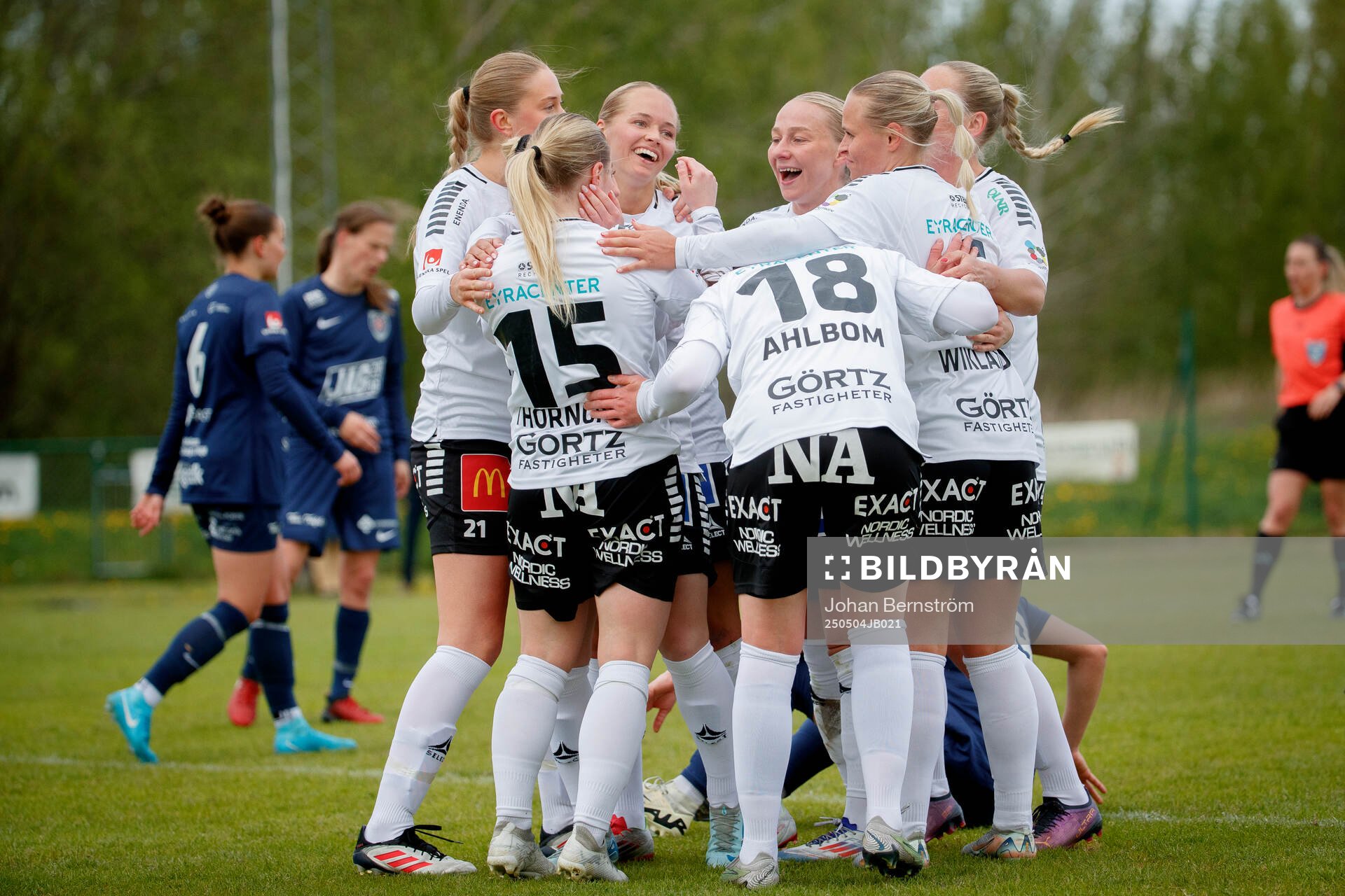 Jubel vid Örebro SKs Nellie Törngren 1-2 mål under fotbollsmatchen i Elitettan mellan Örebro SK och Eskilstuna United den 4 maj 2025 i Örebro.