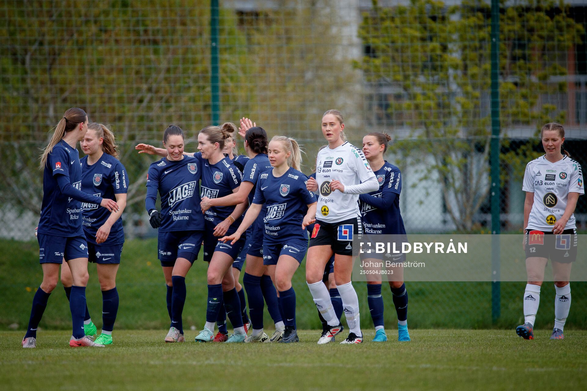 Jubel vid Eskilstuna Uniteds Nellie Törngren 1-3 mål under fotbollsmatchen i Elitettan mellan Örebro SK och Eskilstuna United den 4 maj 2025 i Örebro.