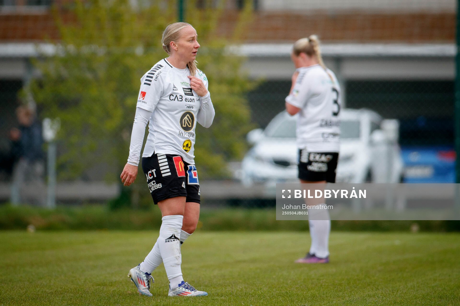 Örebro SKs Alva Hed och Ebba Cabander deppar vid 1-5