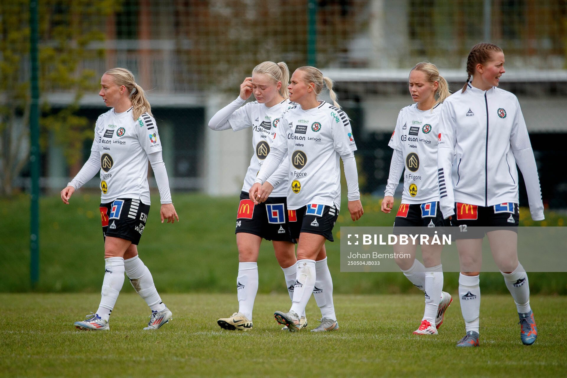 Örebro SKs Molly Wiklander och Sofia Vesterlund deppar vid