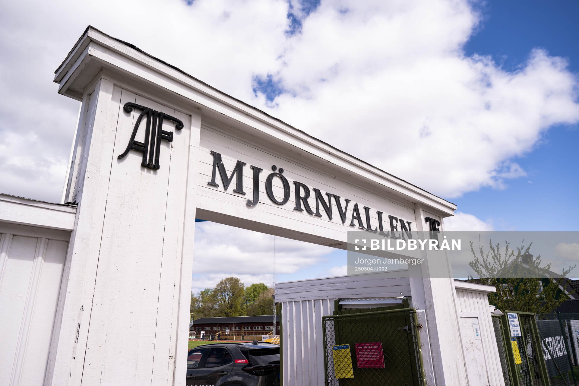 Entré till Mjörnvallen inför fotbollsmatchen i Damallsvenskan mellan Alingsås och Rosengård den 4 maj 2025 i Alingsås. 