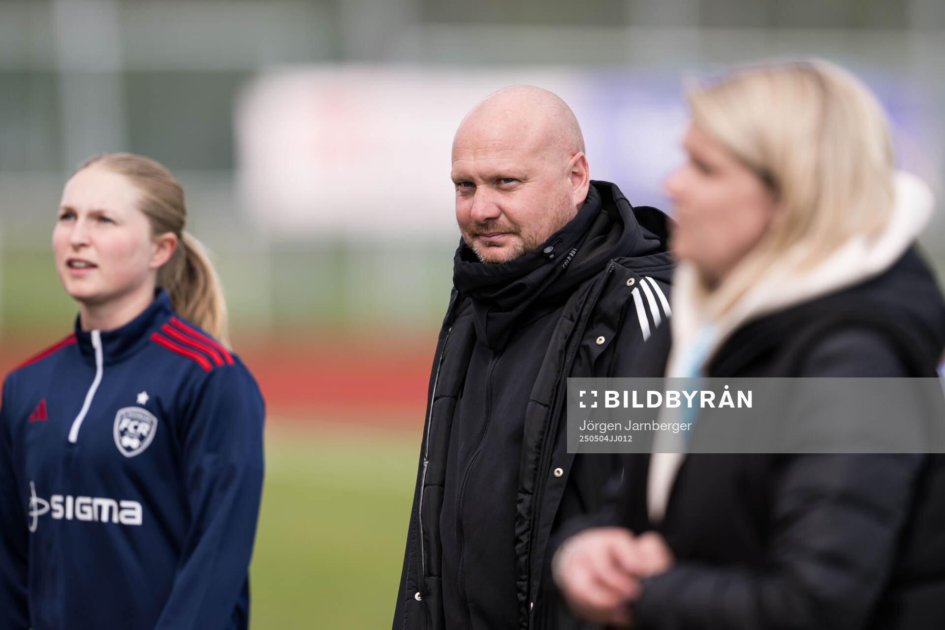 Rosengårds huvudtränare Joel Kjetselberg under fotbollsmatchen i Damallsvenskan mellan Alingsås och Rosengård den 4 maj 2025 i Alingsås.