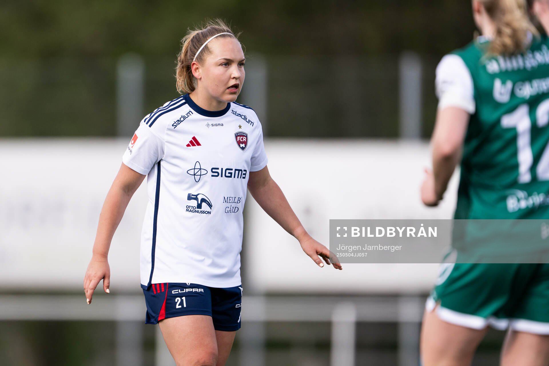 Rosengårds Oona Sevenius under fotbollsmatchen i Damallsvenskan mellan Alingsås och Rosengård den 4 maj 2025 i Alingsås. 