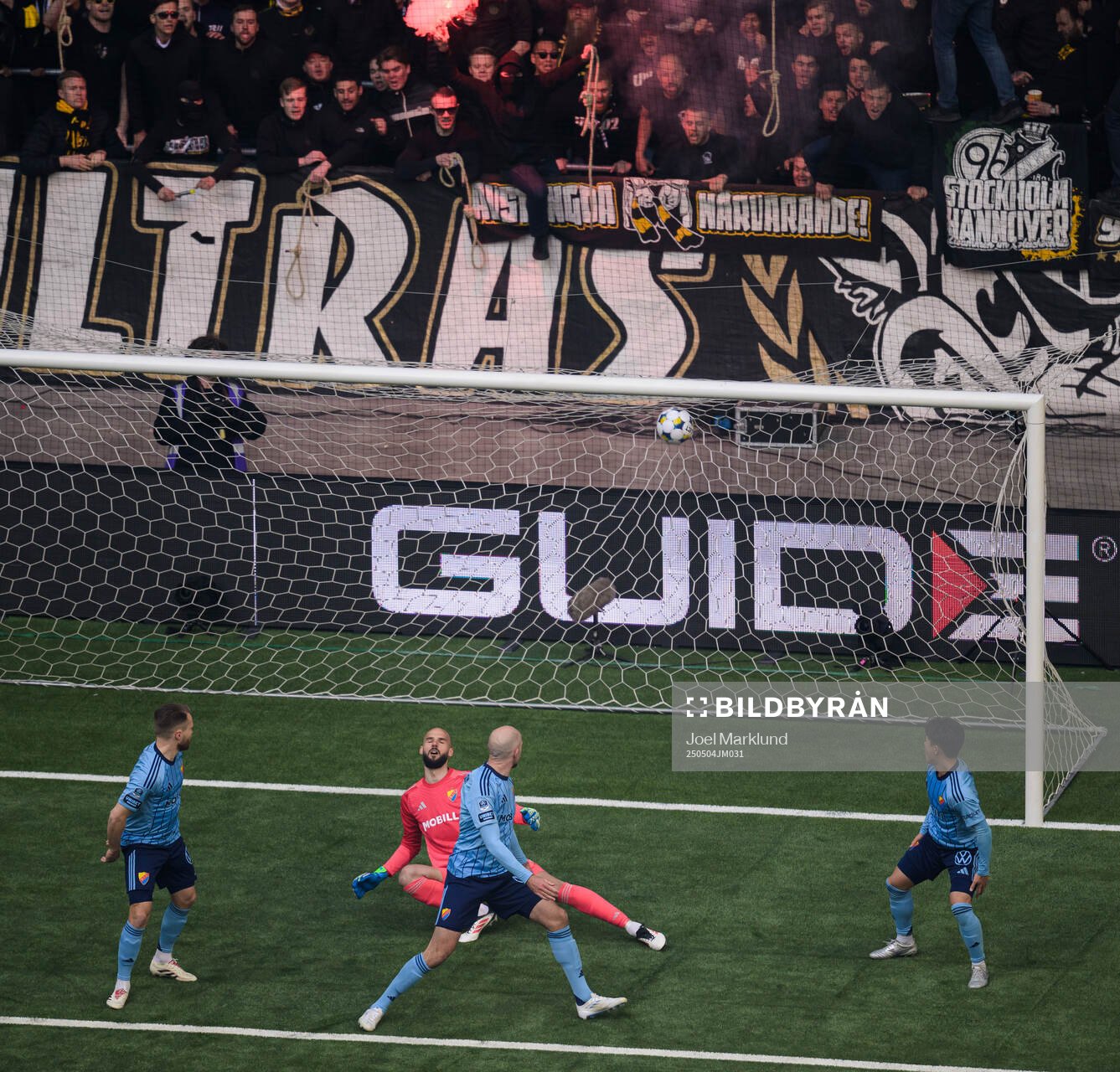 Djurgårdens målvakt Filip Manojlovic deppar när han