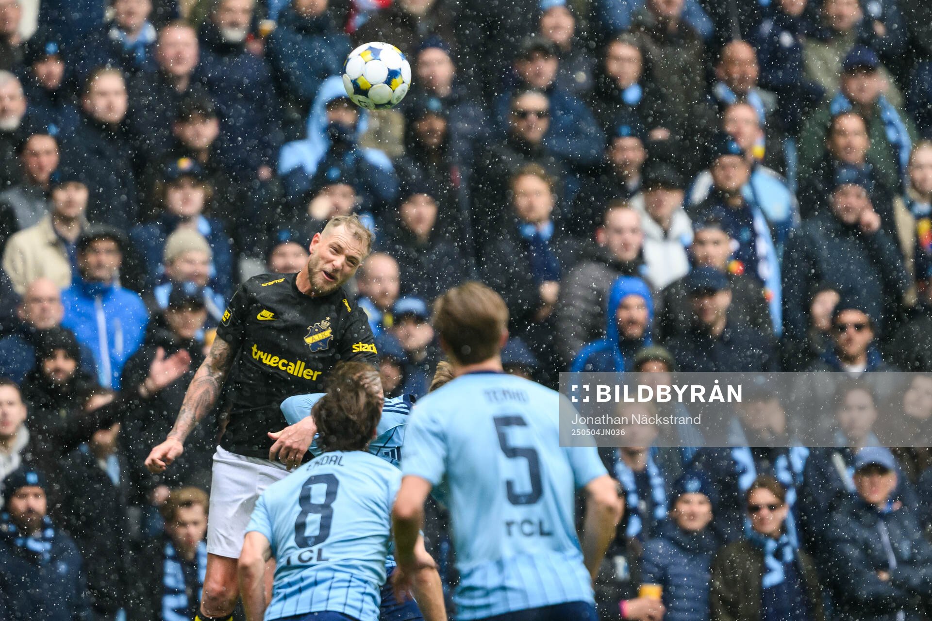 AIKs John Guidetti under fotbollsmatchen i Allsvenskan mellan Djurgården och AIK den 4 maj 2025 i Stockholm. 