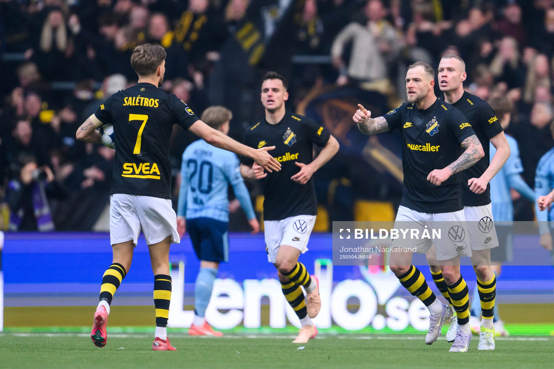 AIKs Anton Salétros och John Guidetti jublar