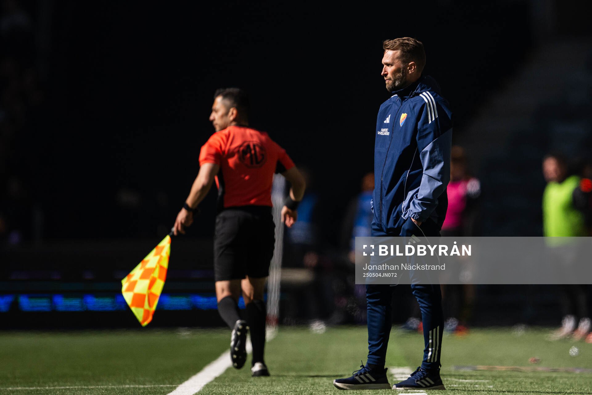 Djurgårdens tränare Jani Honkavaara under fotbollsmatchen i Allsvenskan mellan Djurgården och AIK den 4 maj 2025 i Stockholm. 